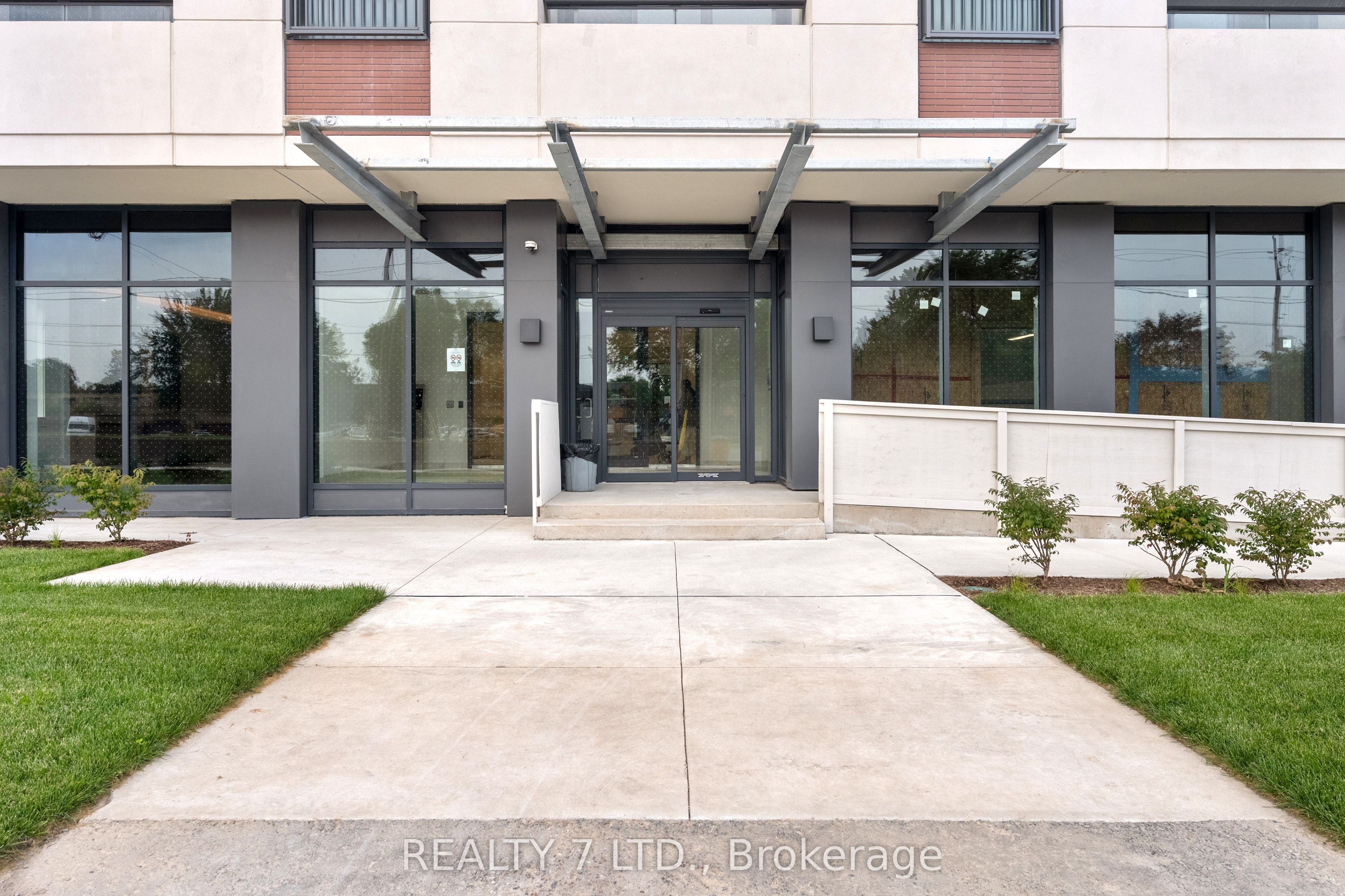 4010 Eglinton Avenue 708, Toronto, ON M9A 0G5 photo 4