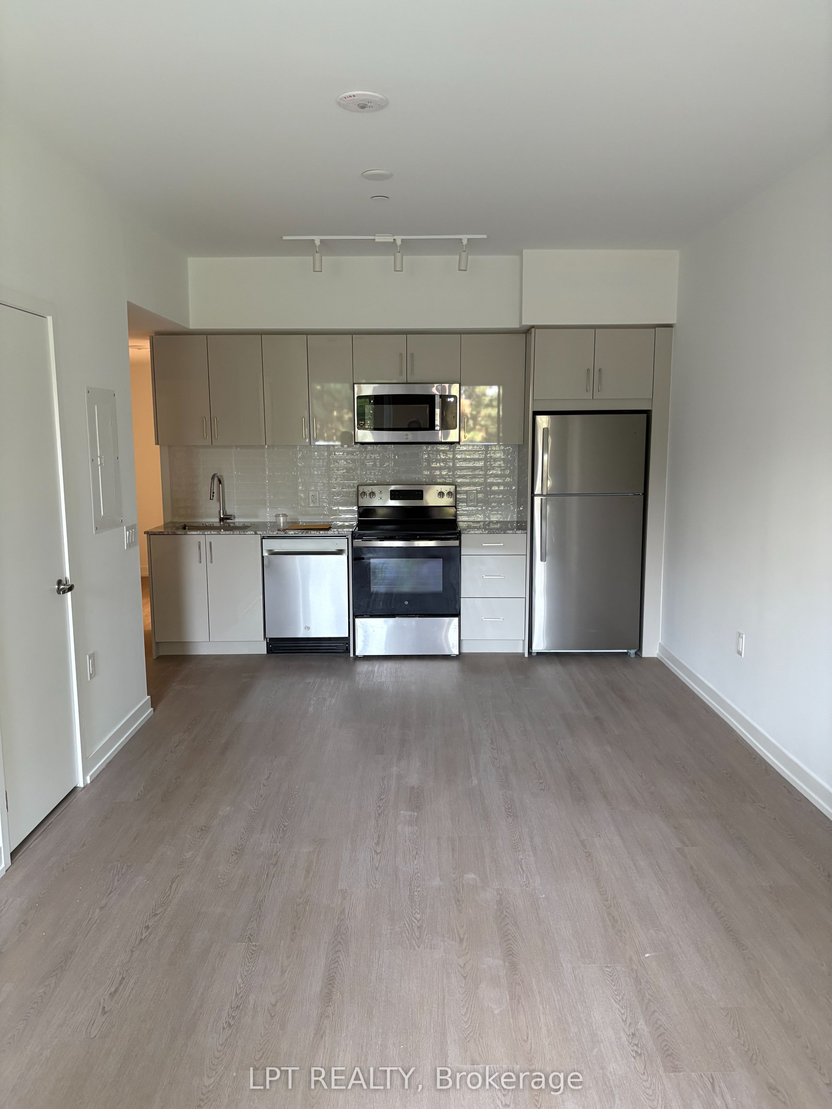 4010 Eglinton Avenue W 403, Toronto, ON M9A 0G5 photo 4