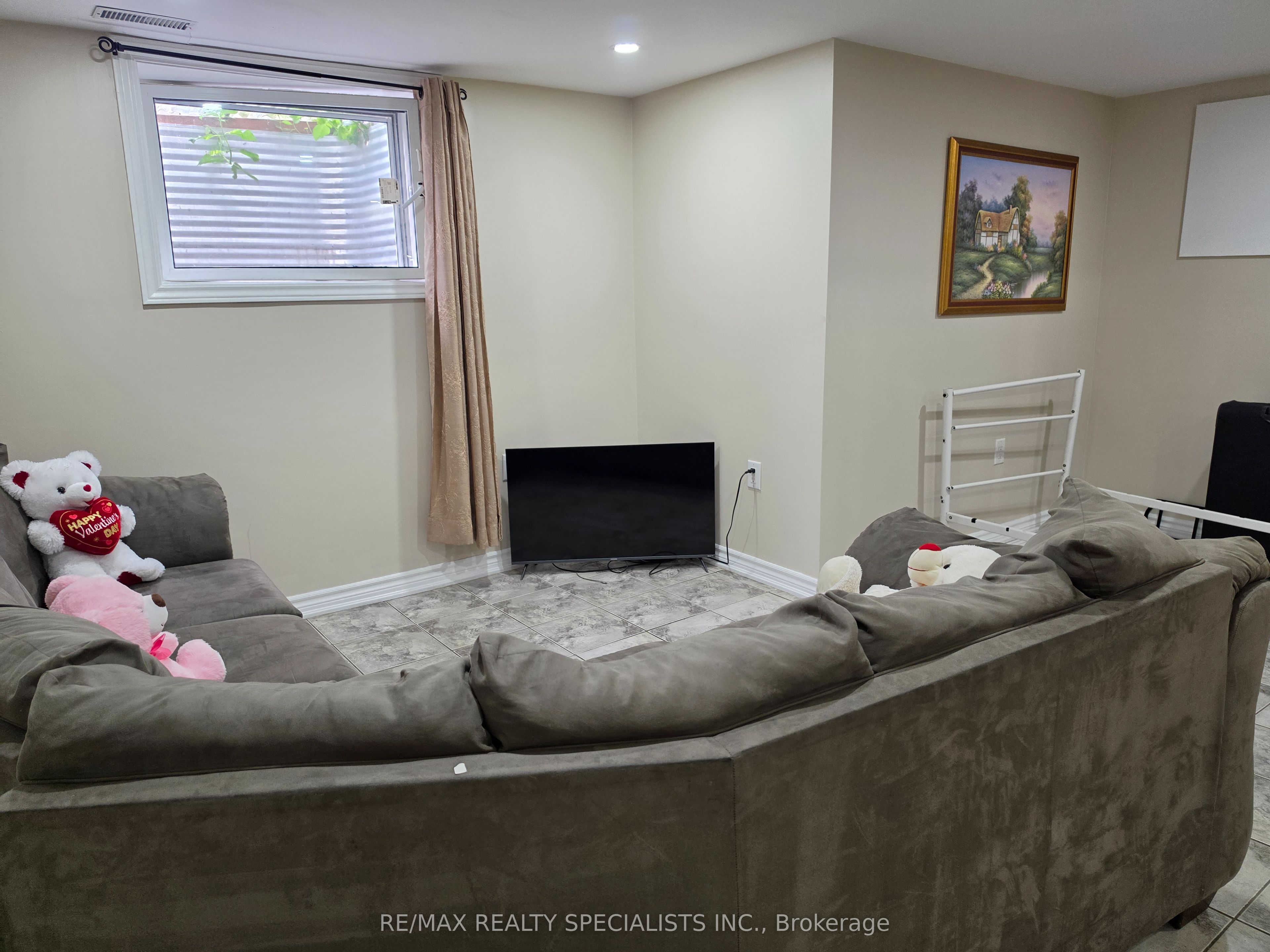 79 Gulliver Crescent, Brampton, ON L6S 1T1 photo 5
