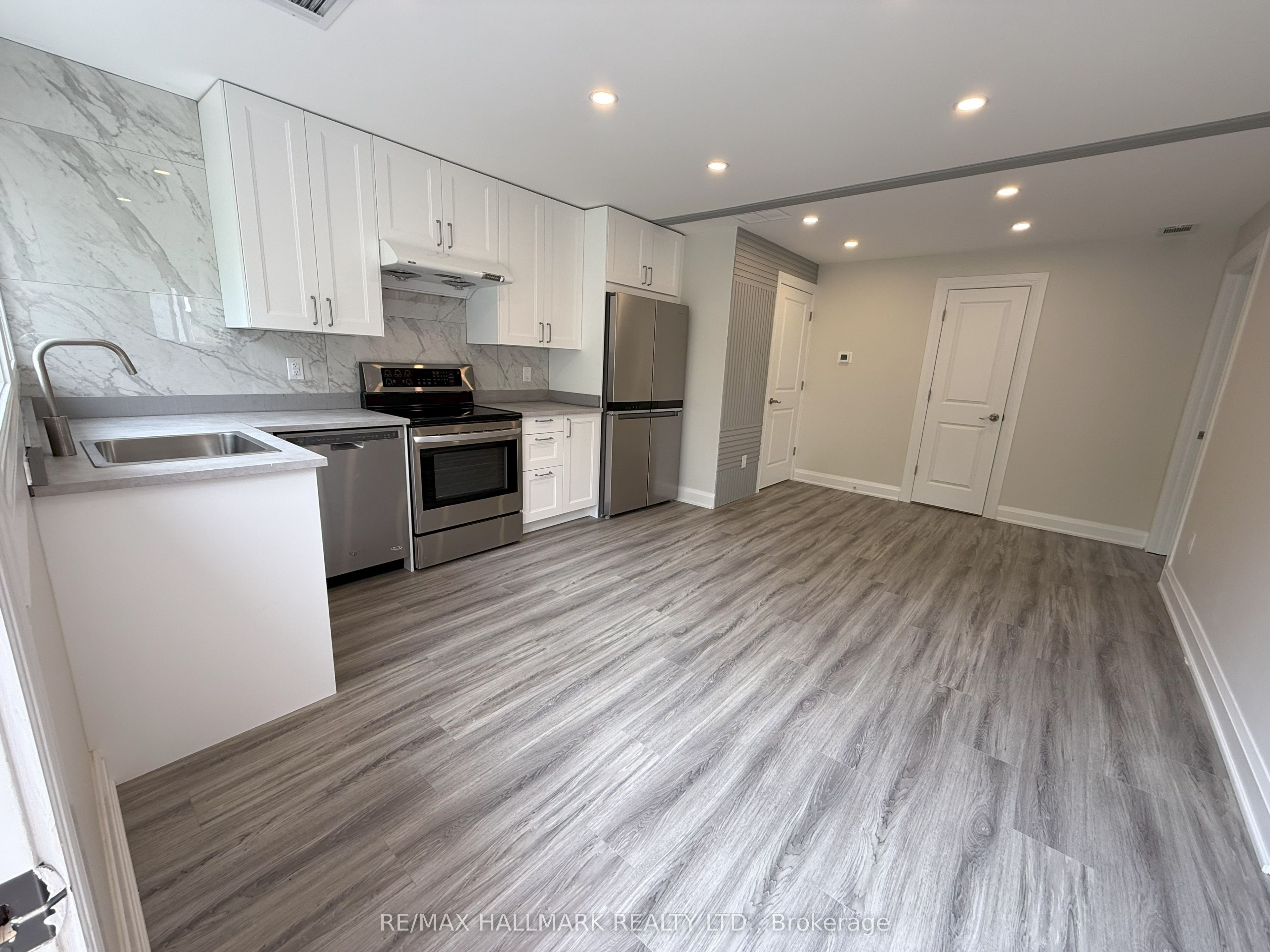 382 Burnhamthorpe Road Garden Suite, Toronto, ON M9B 2A6 photo 2