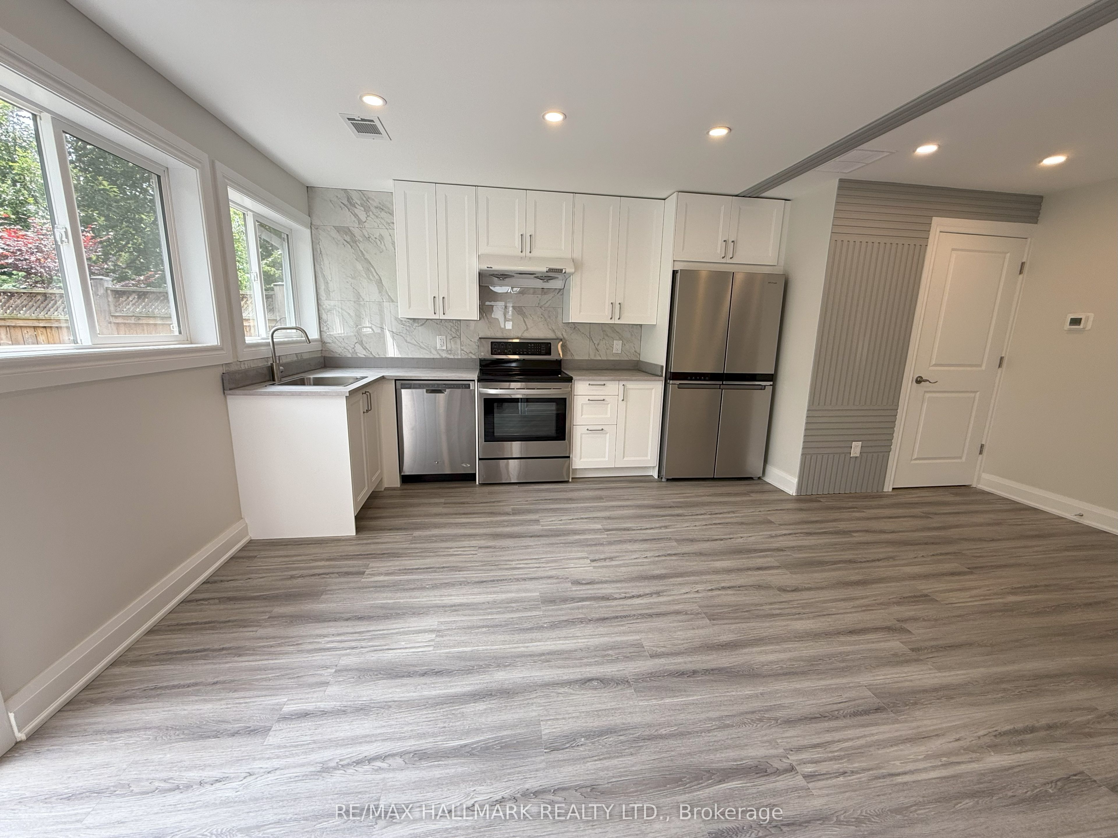 382 Burnhamthorpe Road Garden Suite, Toronto, ON M9B 2A6 photo 3