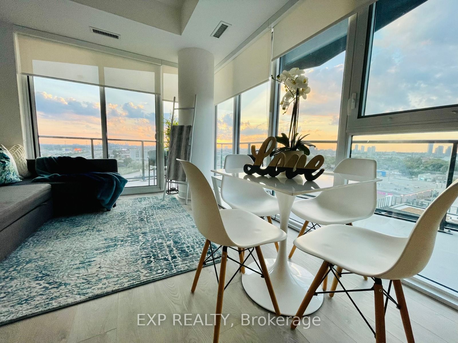36 Zorra Street 1003, Toronto, ON M8Z 0G5 photo 3