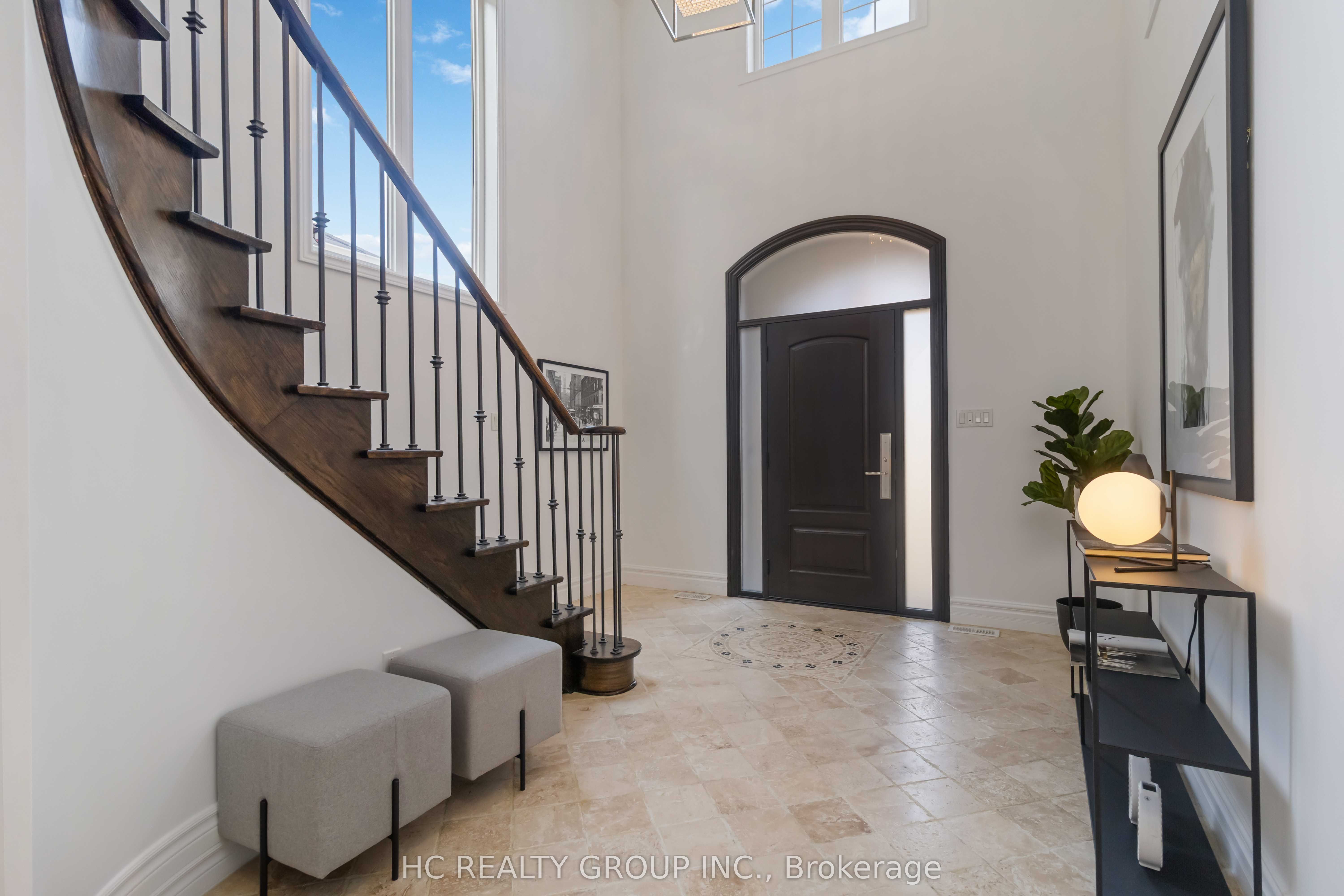 16 Begonia Crescent, Brampton, ON L7A 0M5 photo 2