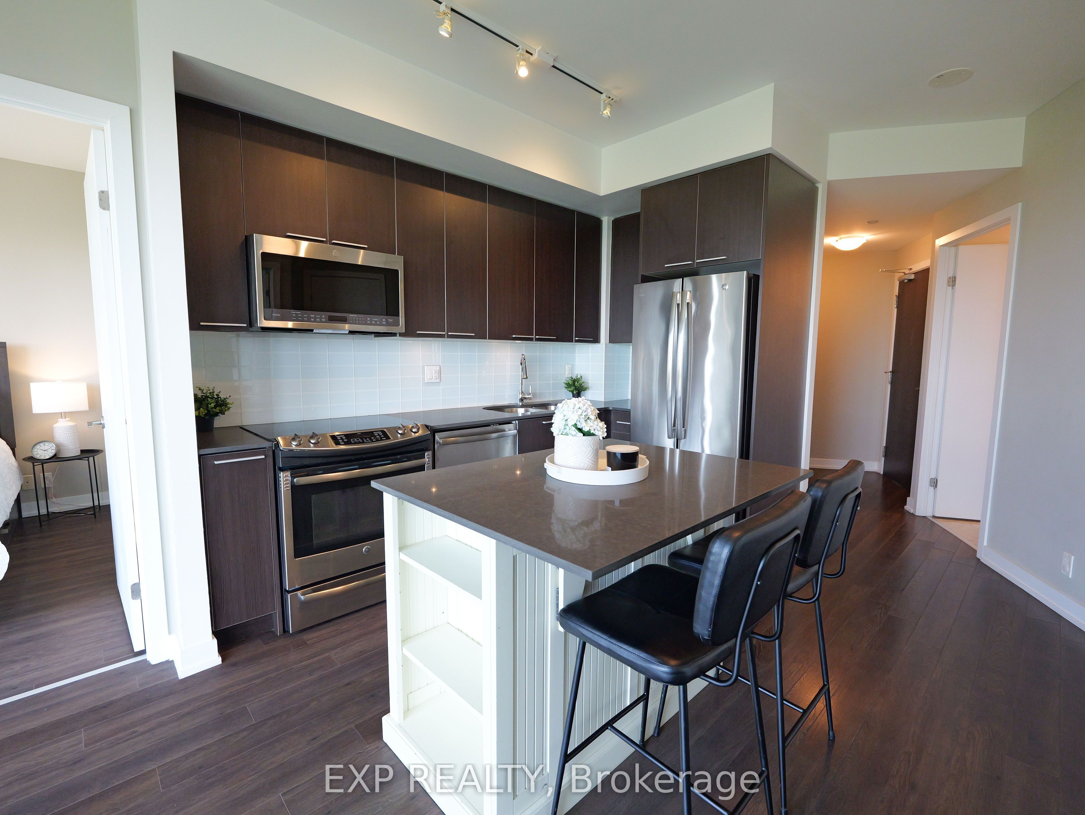 10 Park Lawn Road 2204, Toronto, ON M8V 0H9 photo 5