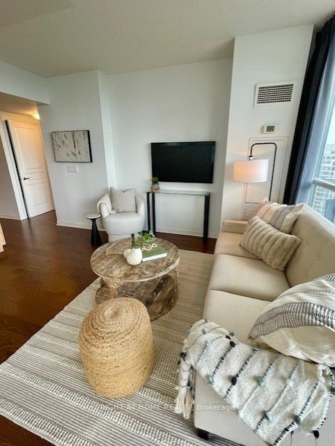 2240 Lake Shore Boulevard W 3104, Toronto, ON M8V 0B1 photo 3