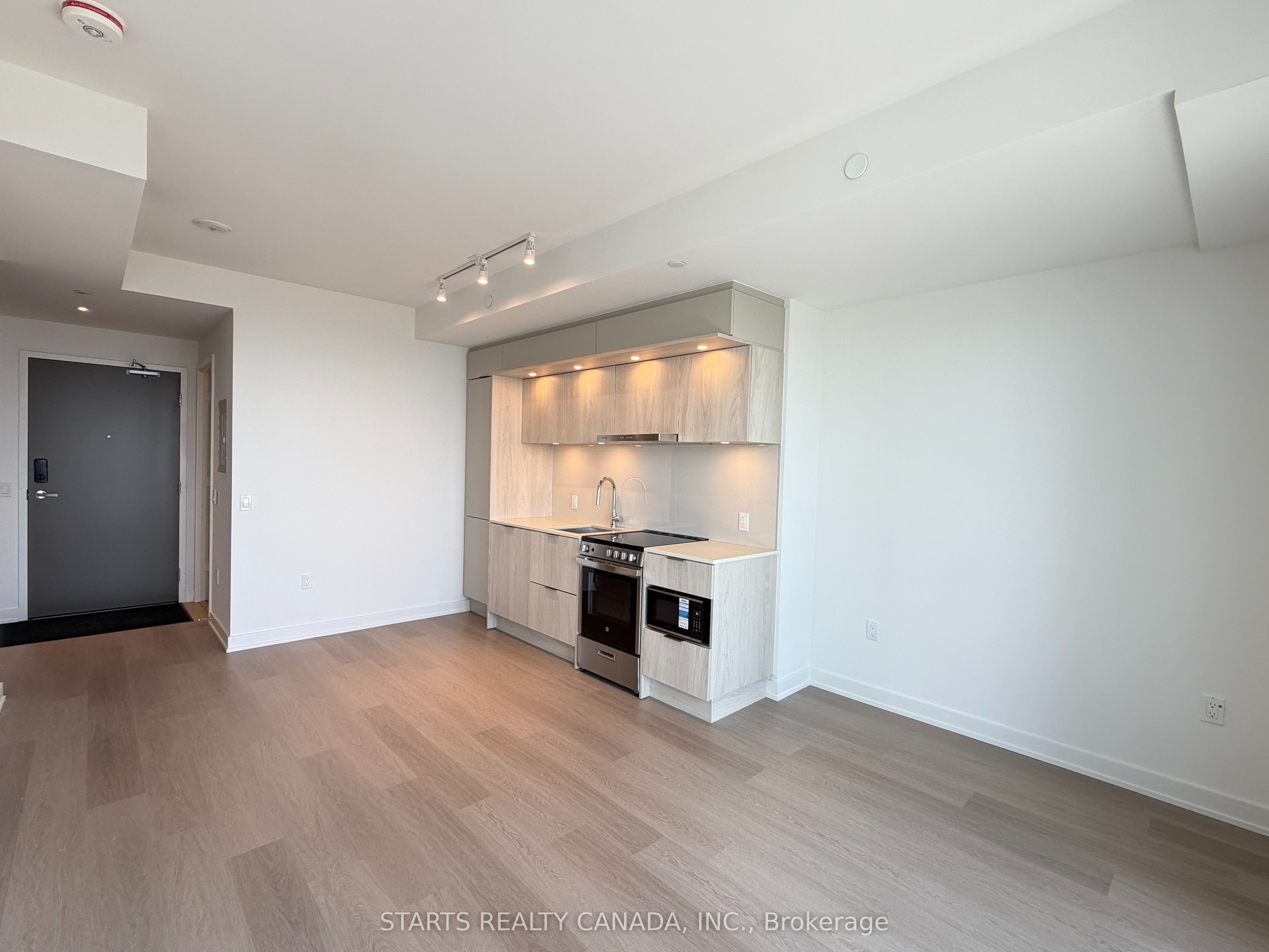 448 Burnhamthorpe Road W 6609, Mississauga, ON L5B 0R4 photo 3