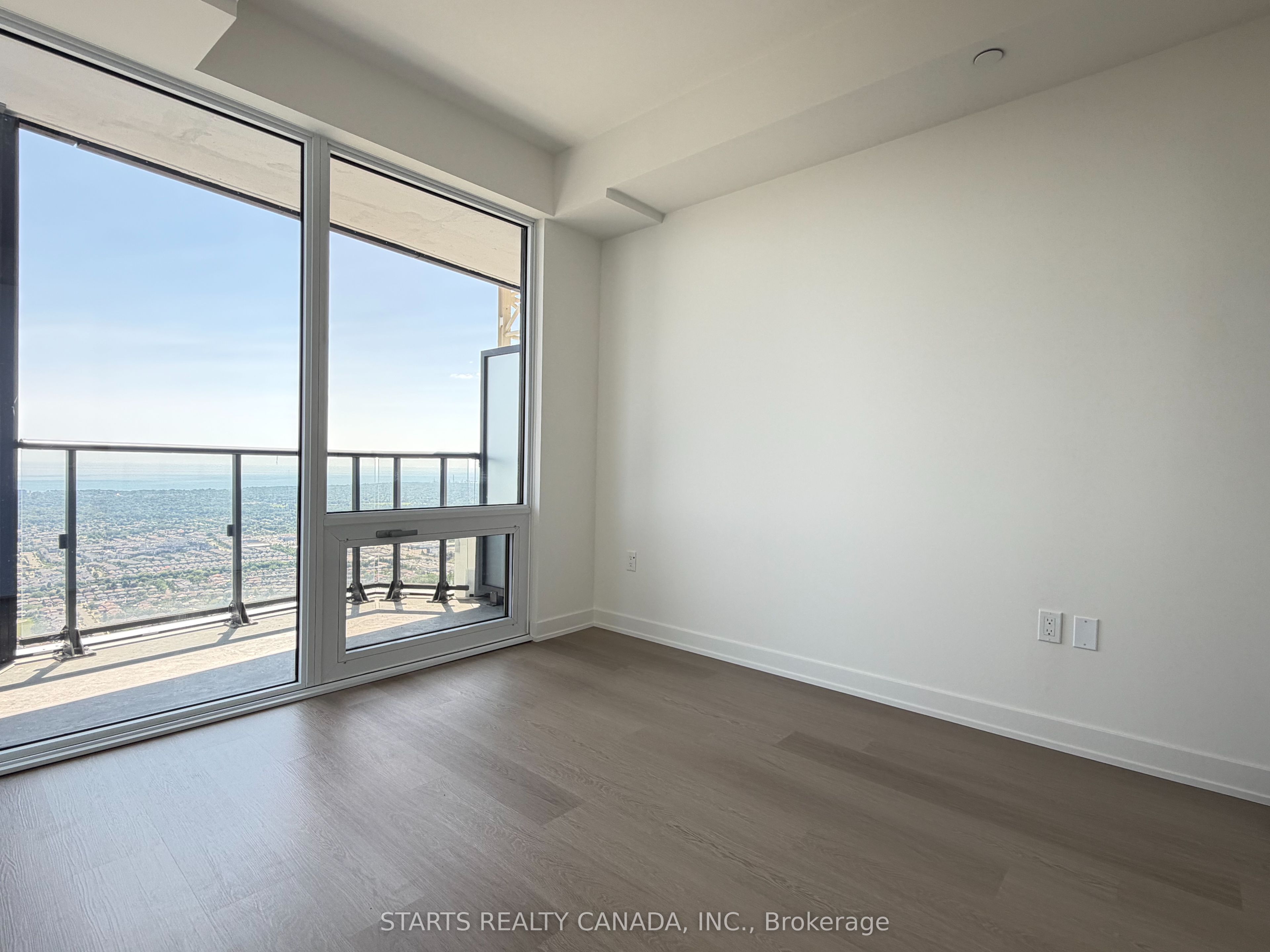 448 Burnhamthorpe Road W 6609, Mississauga, ON L5B 0R4 photo 5