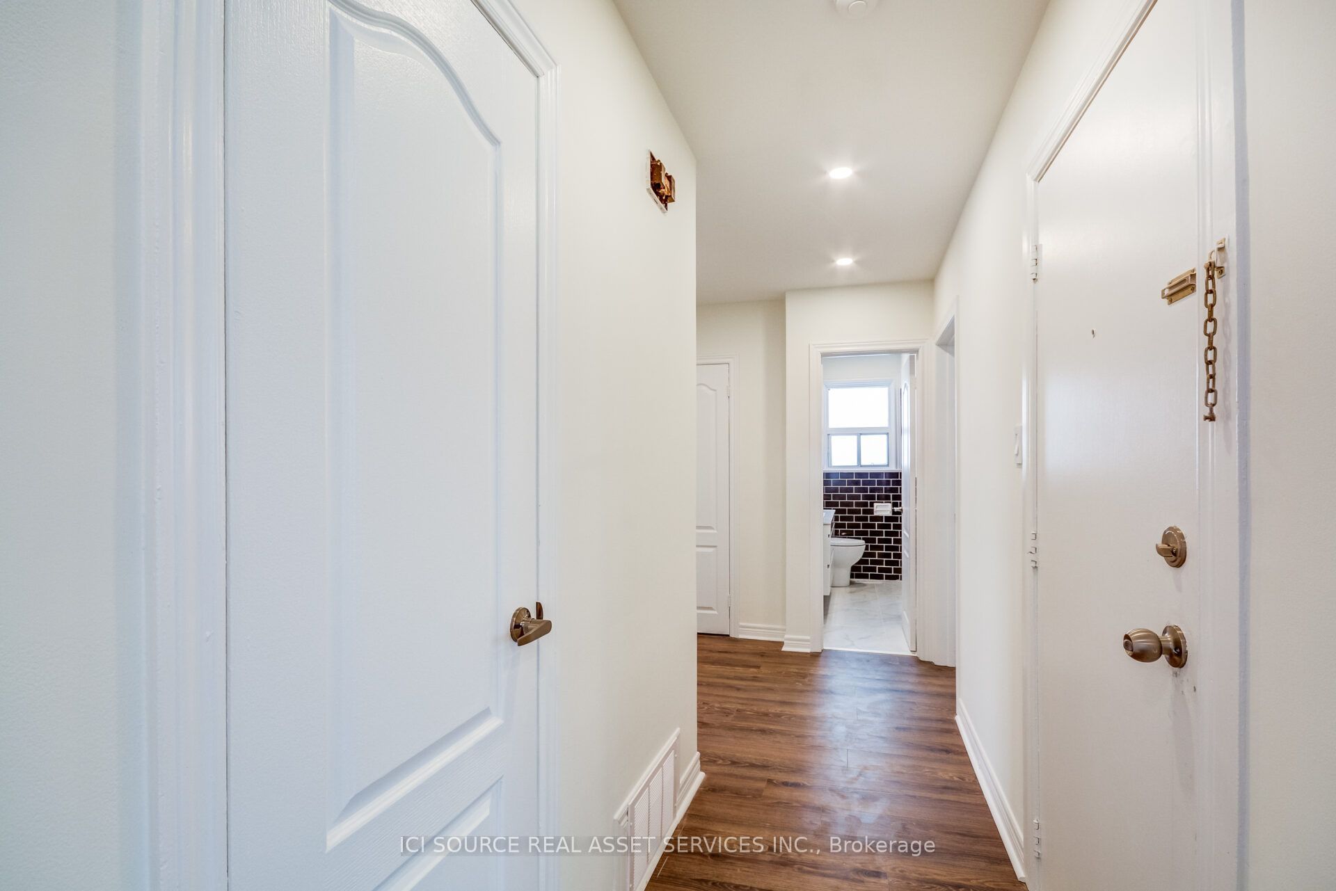58 Burlingame Road 3, Toronto, ON M8W 1Y8 photo 4