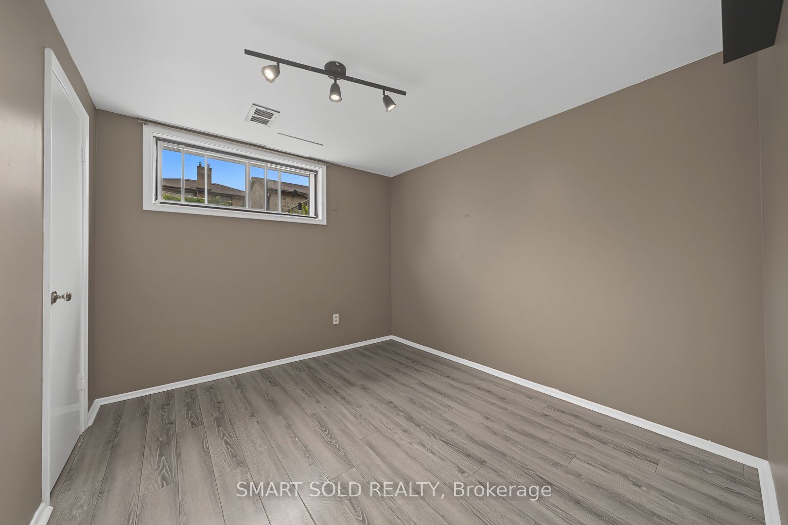 1 Cameo Crescent, Toronto, ON M6N 2K4 photo 5