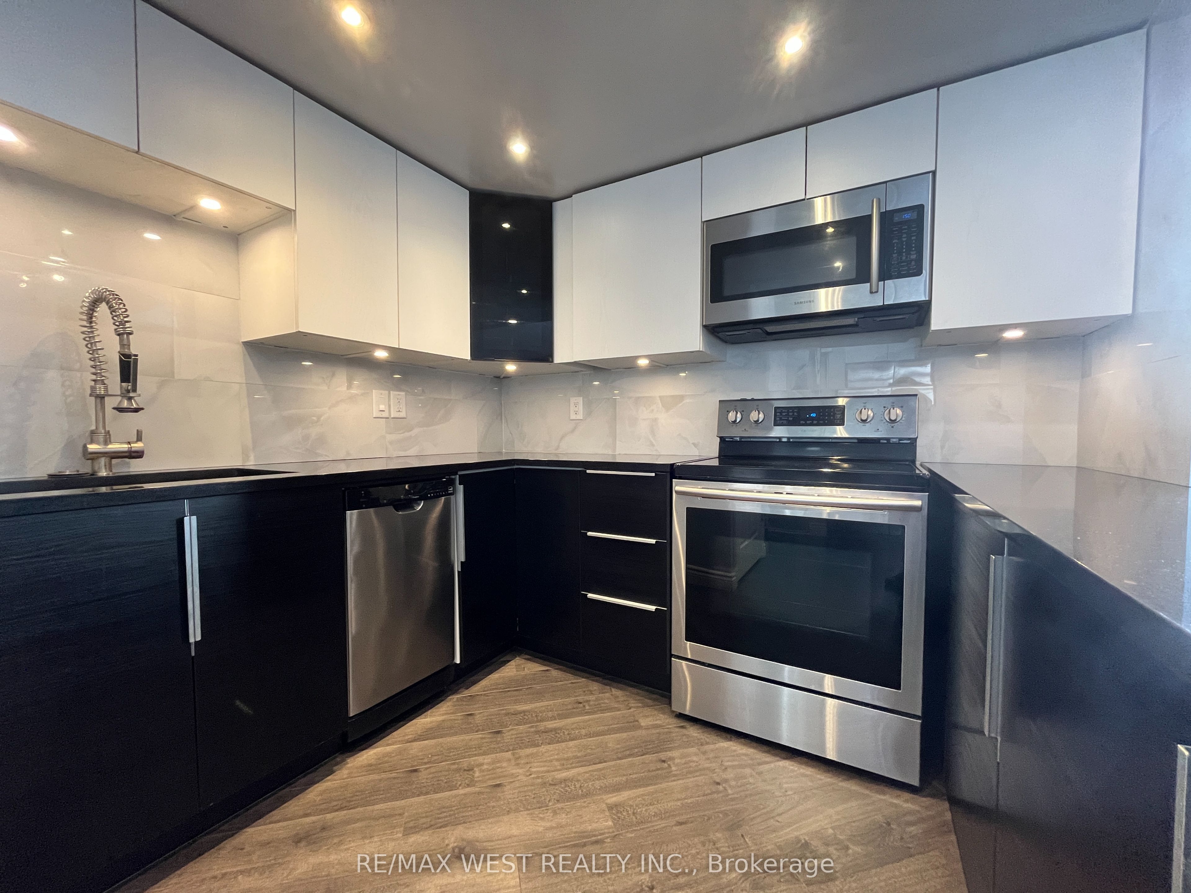 300 Webb Drive 1007, Mississauga, ON L5B 3W3 photo 2