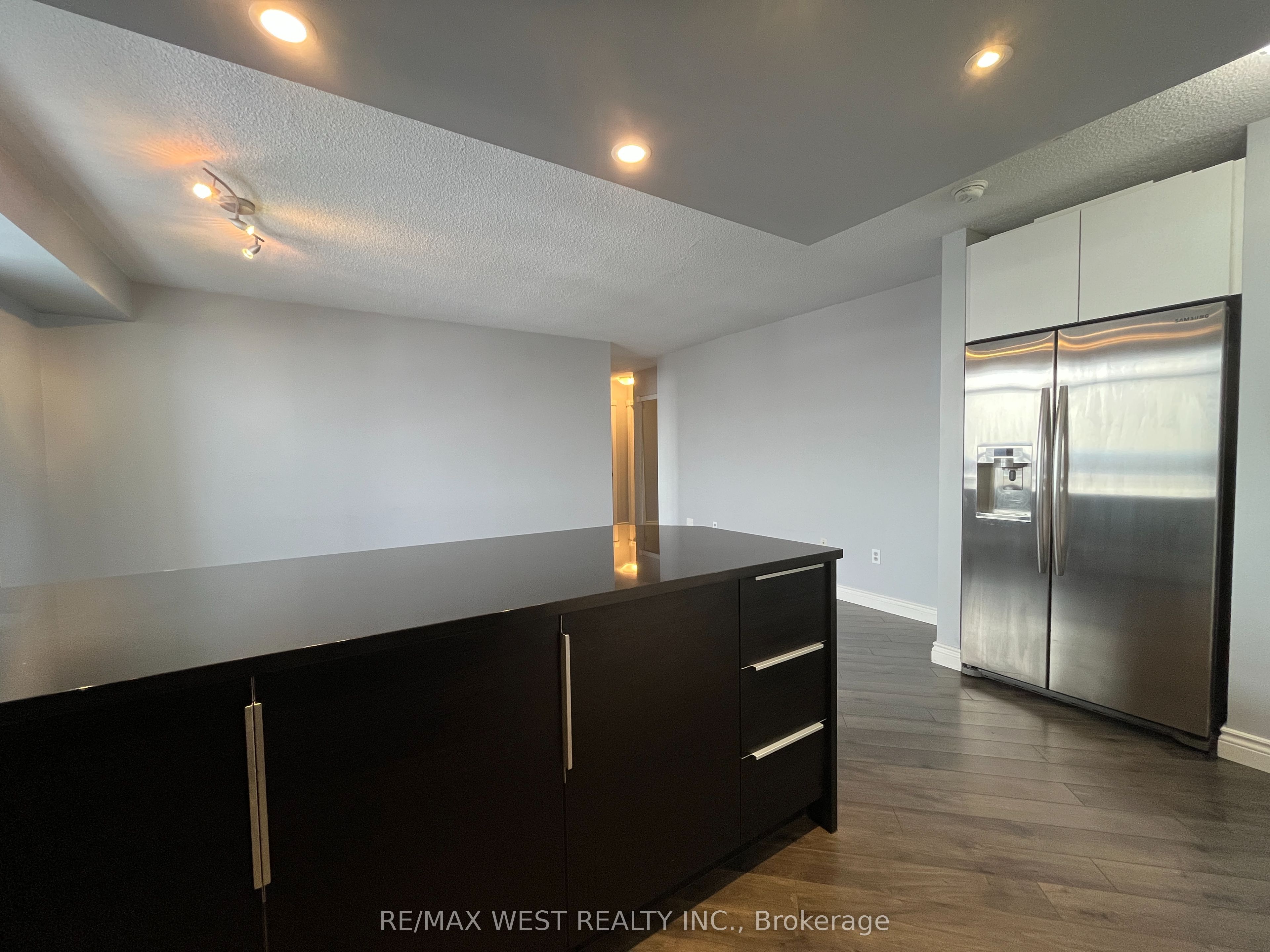 300 Webb Drive 1007, Mississauga, ON L5B 3W3 photo 3