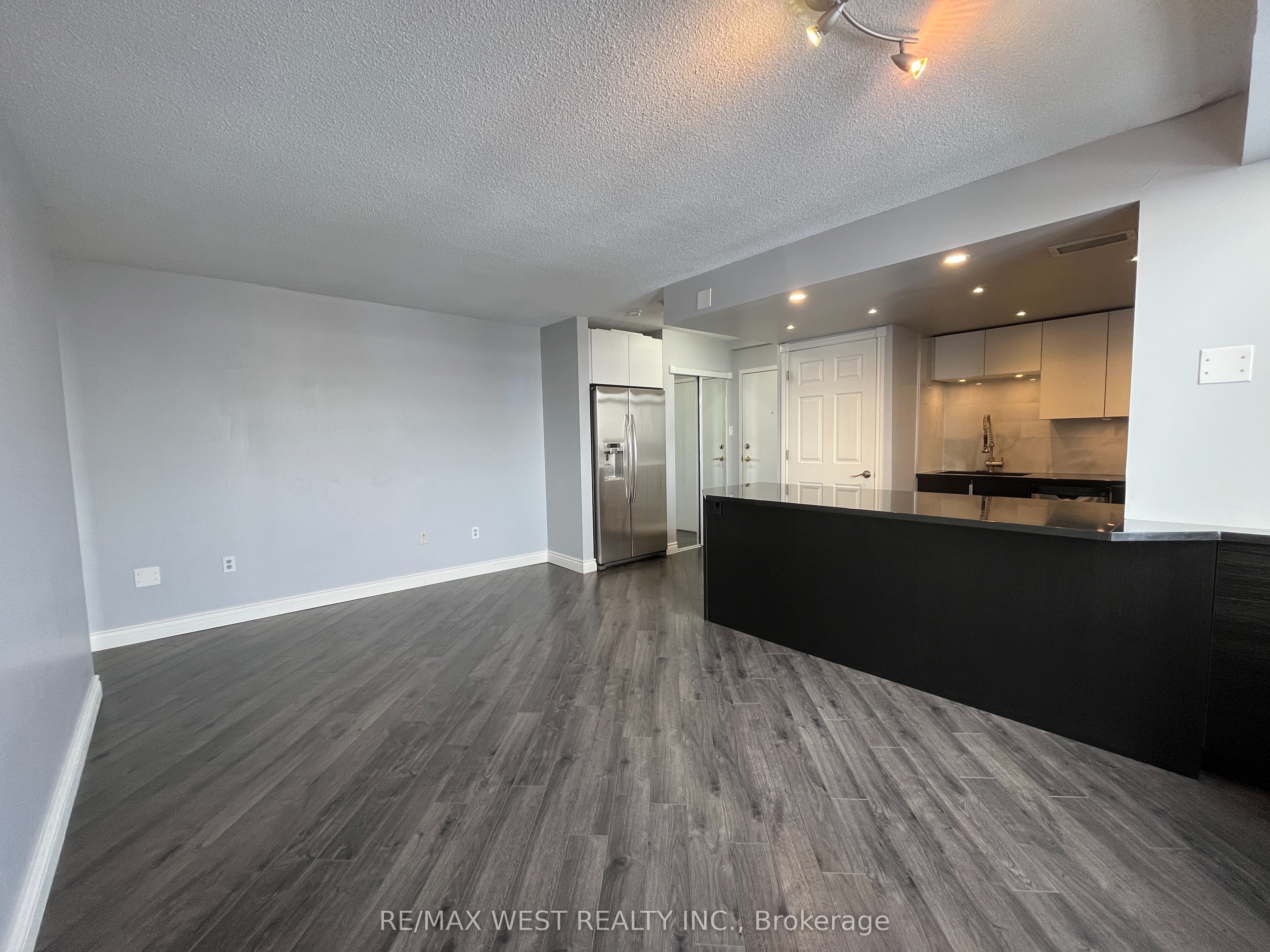 300 Webb Drive 1007, Mississauga, ON L5B 3W3 photo 4