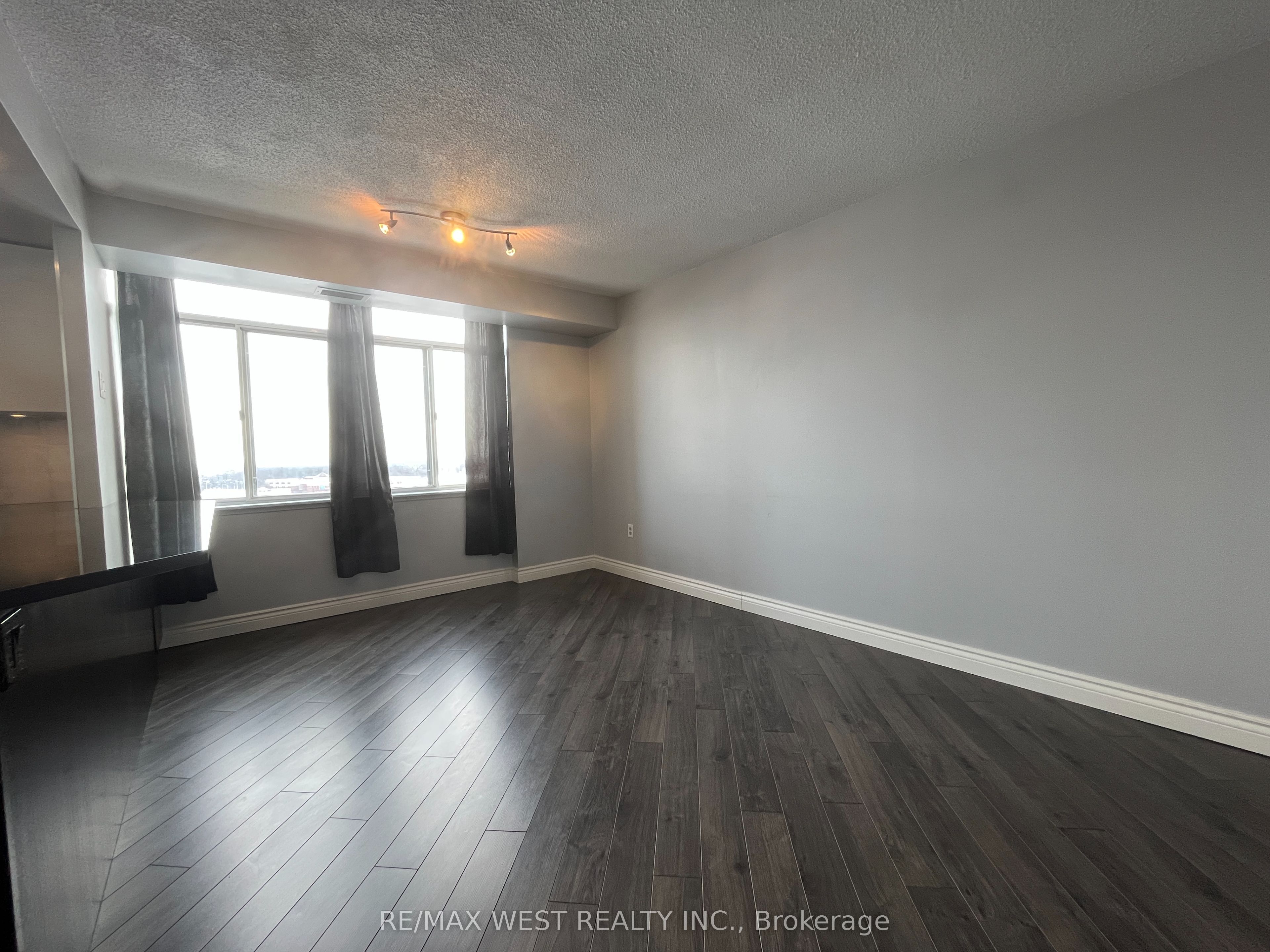 300 Webb Drive 1007, Mississauga, ON L5B 3W3 photo 5