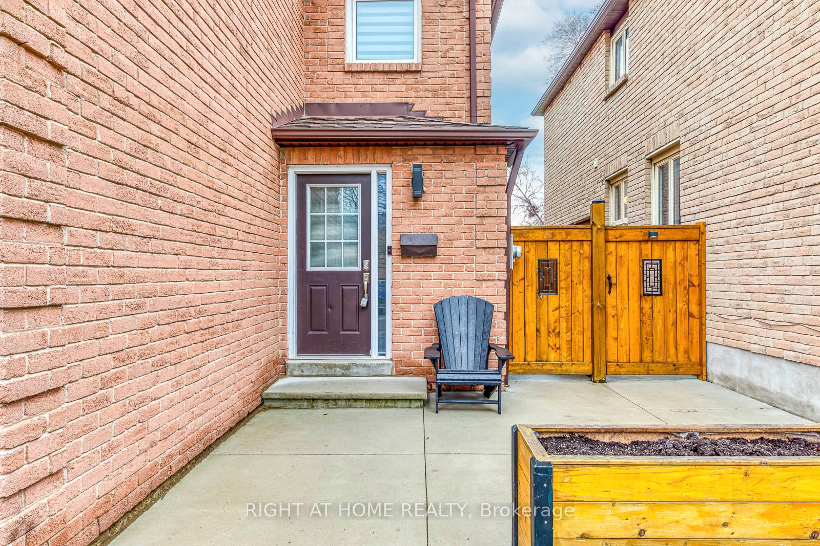4164 Forest Fire Crescent, Mississauga, ON L4W 3P5 photo 2