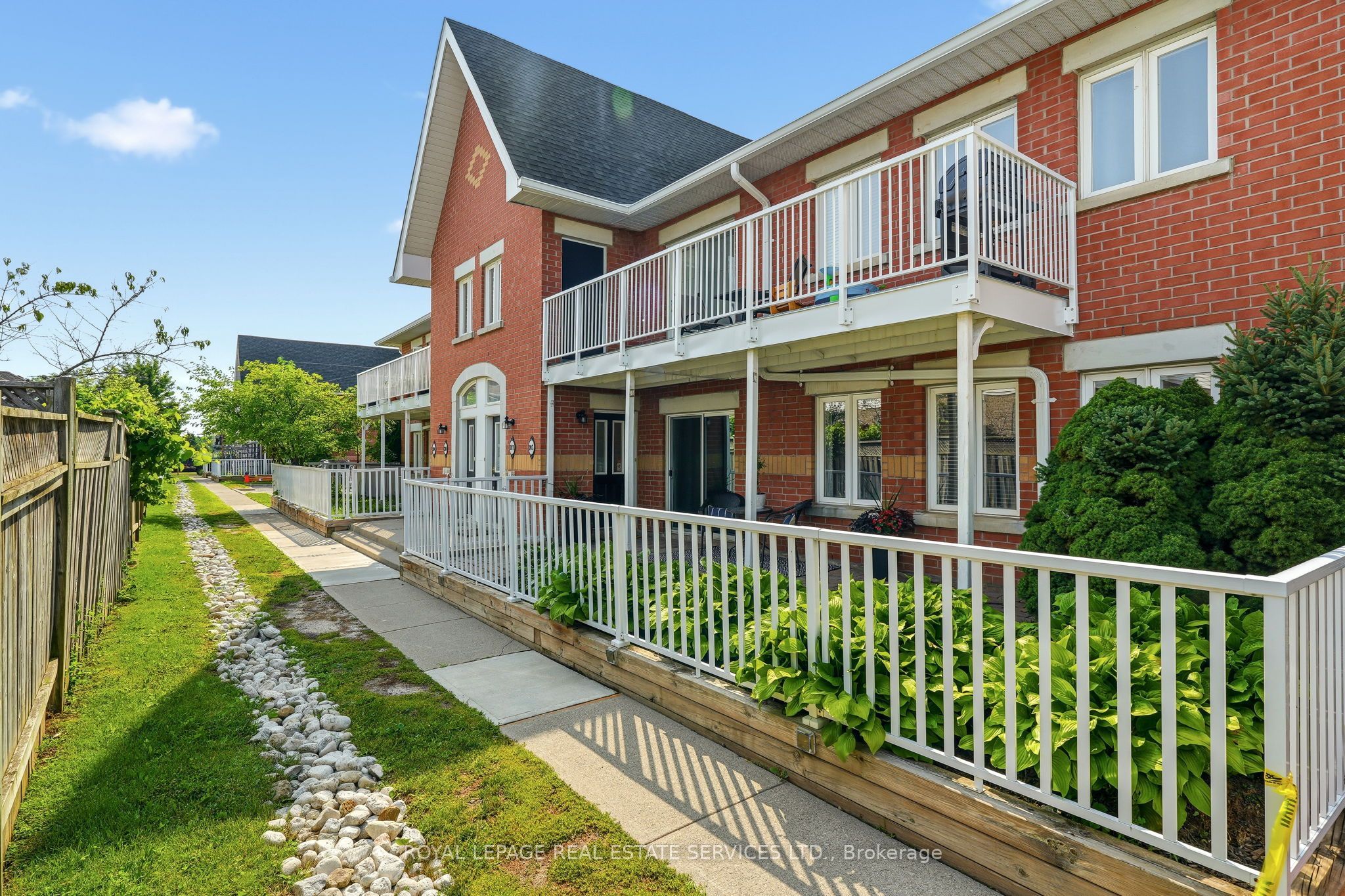 203-1701 Lampman Avenue, Burlington, ON L7L 6R7