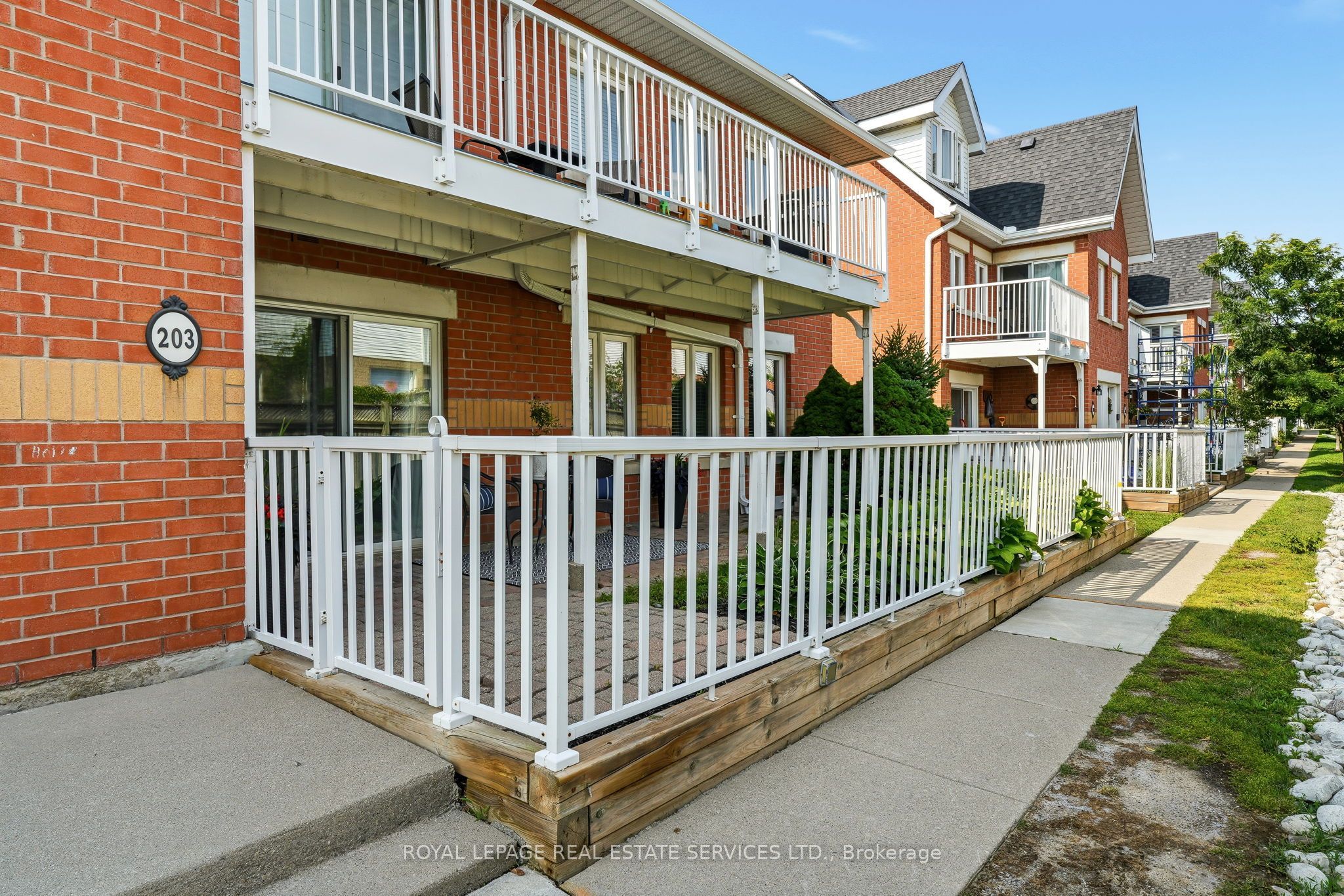 203-1701 Lampman Avenue, Burlington, ON L7L 6R7 photo 3