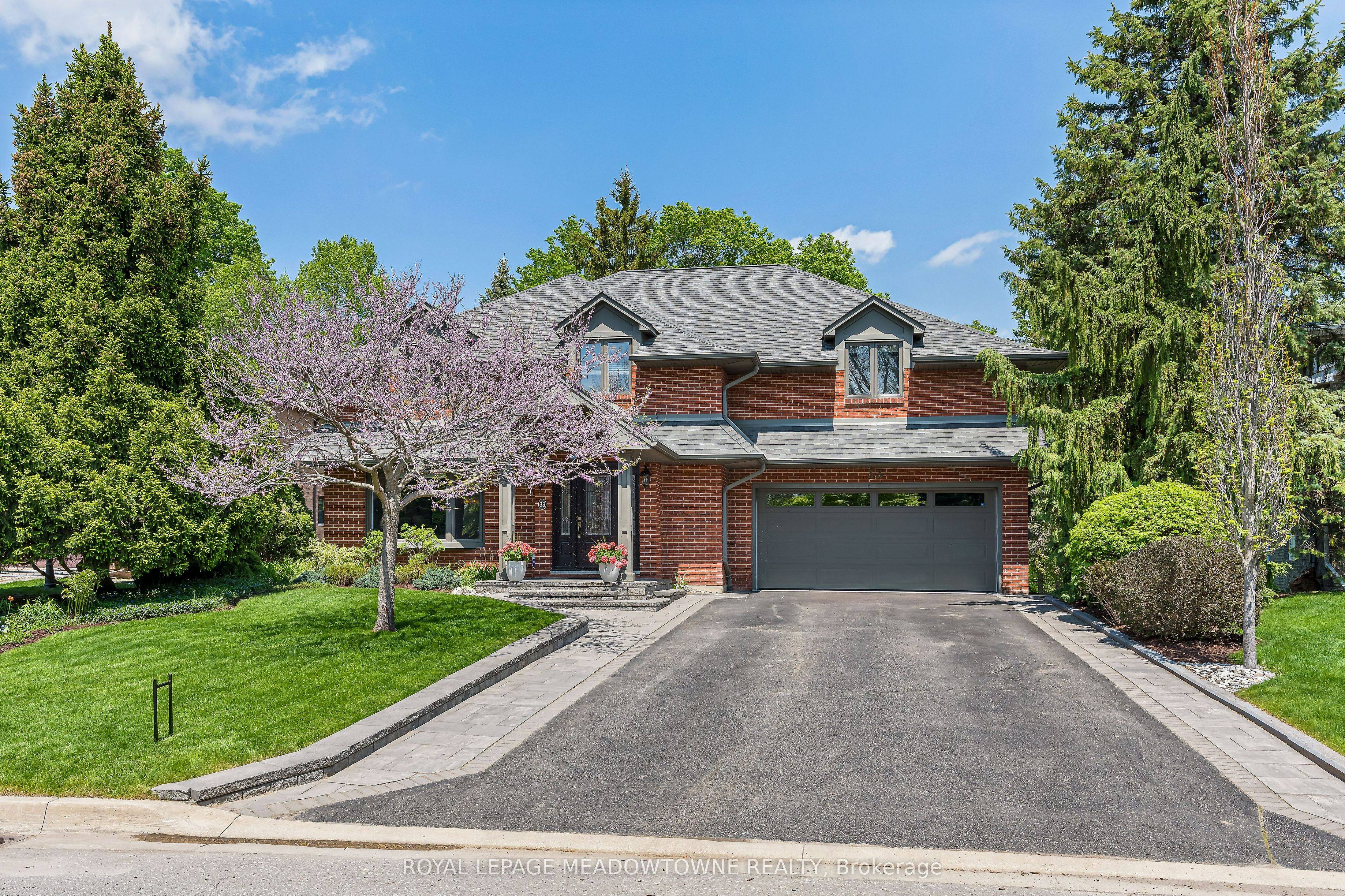 33 Heslop Court, Halton Hills, ON L7G 4Z8