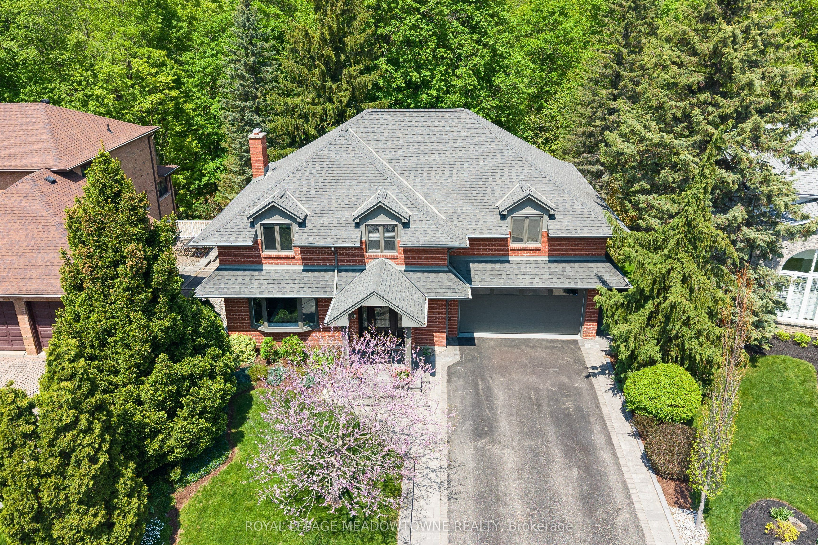 33 Heslop Court, Halton Hills, ON L7G 4Z8 photo 2