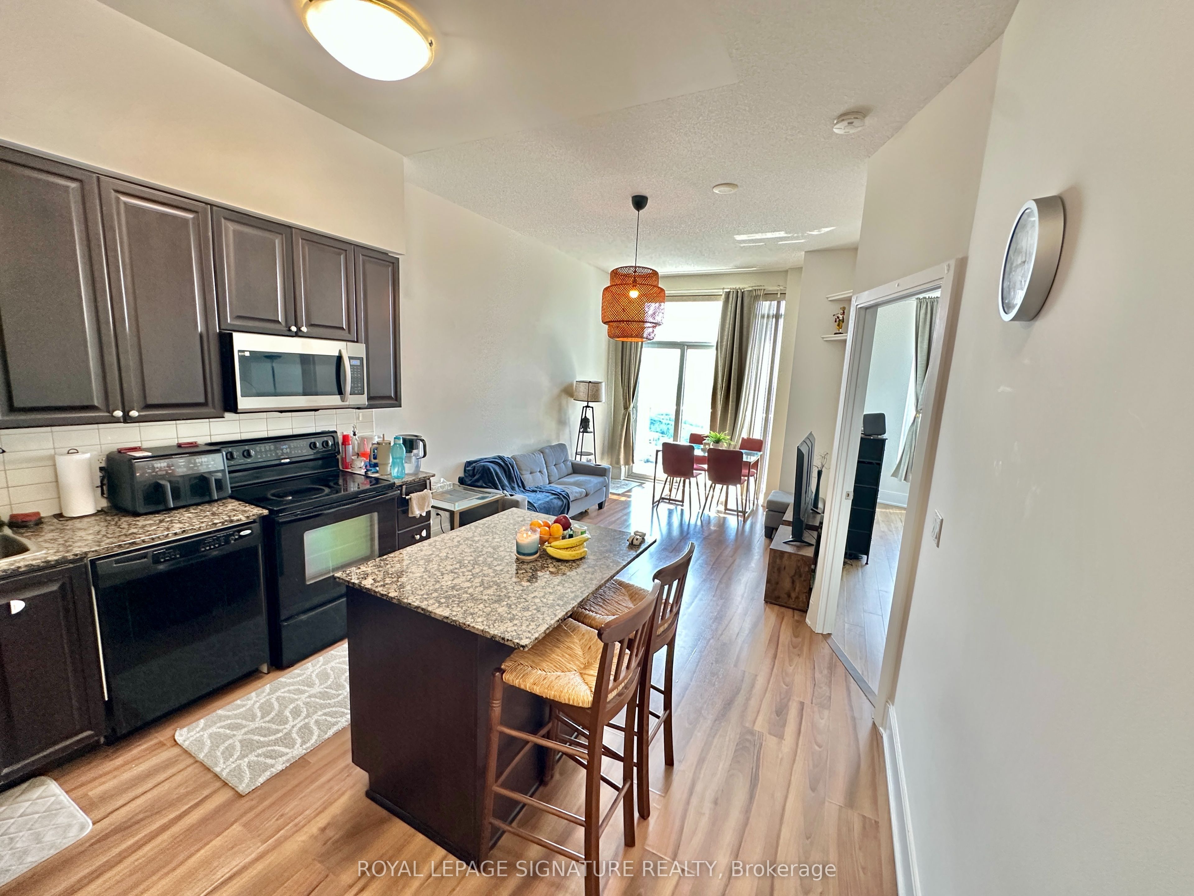 330 Burnhamthorpe Road W PH01, Mississauga, ON L5B 0E1 photo 5