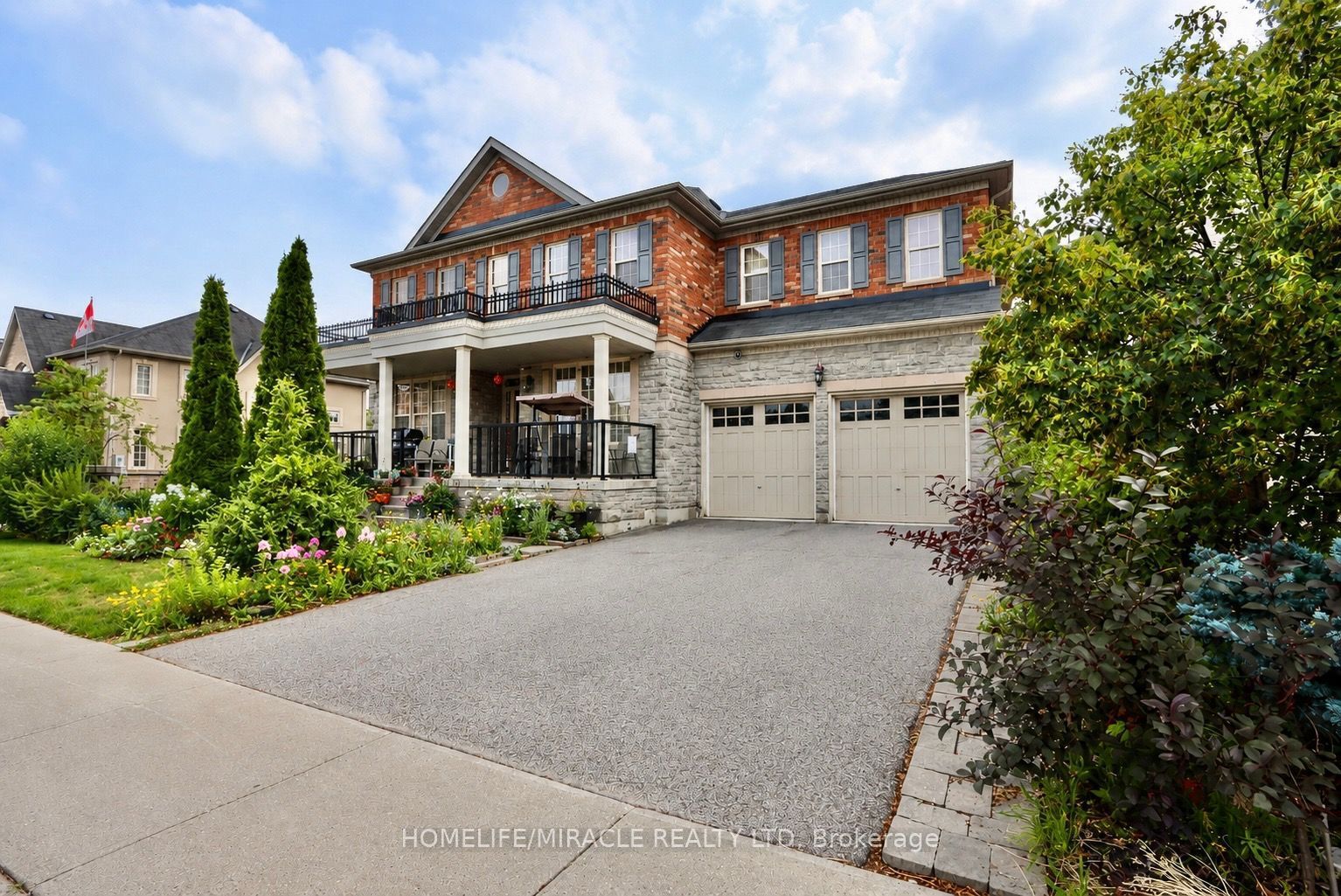 114 Bloomsbury Avenue, Brampton, ON L6P 2X1 photo 2