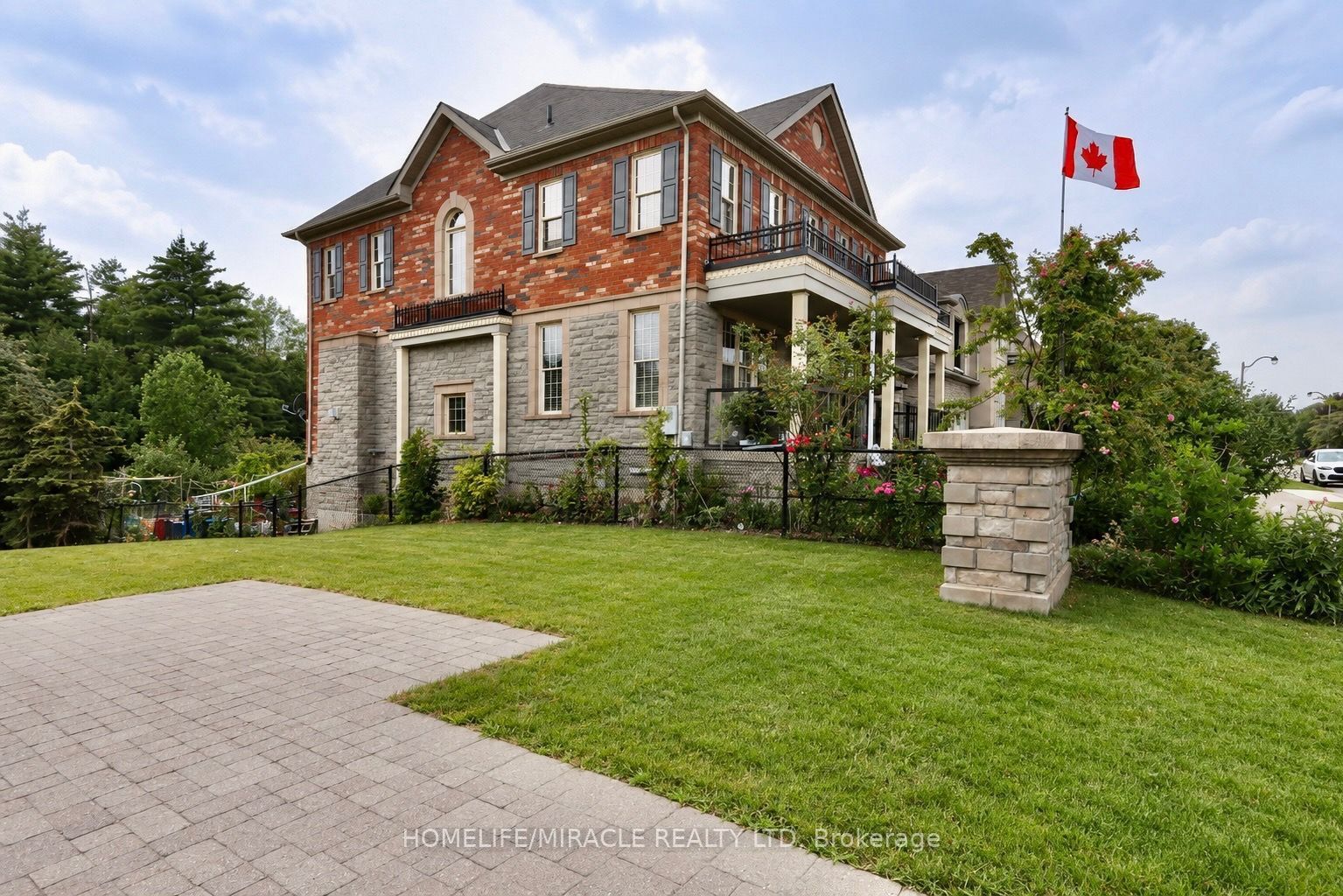 114 Bloomsbury Avenue, Brampton, ON L6P 2X1 photo 3