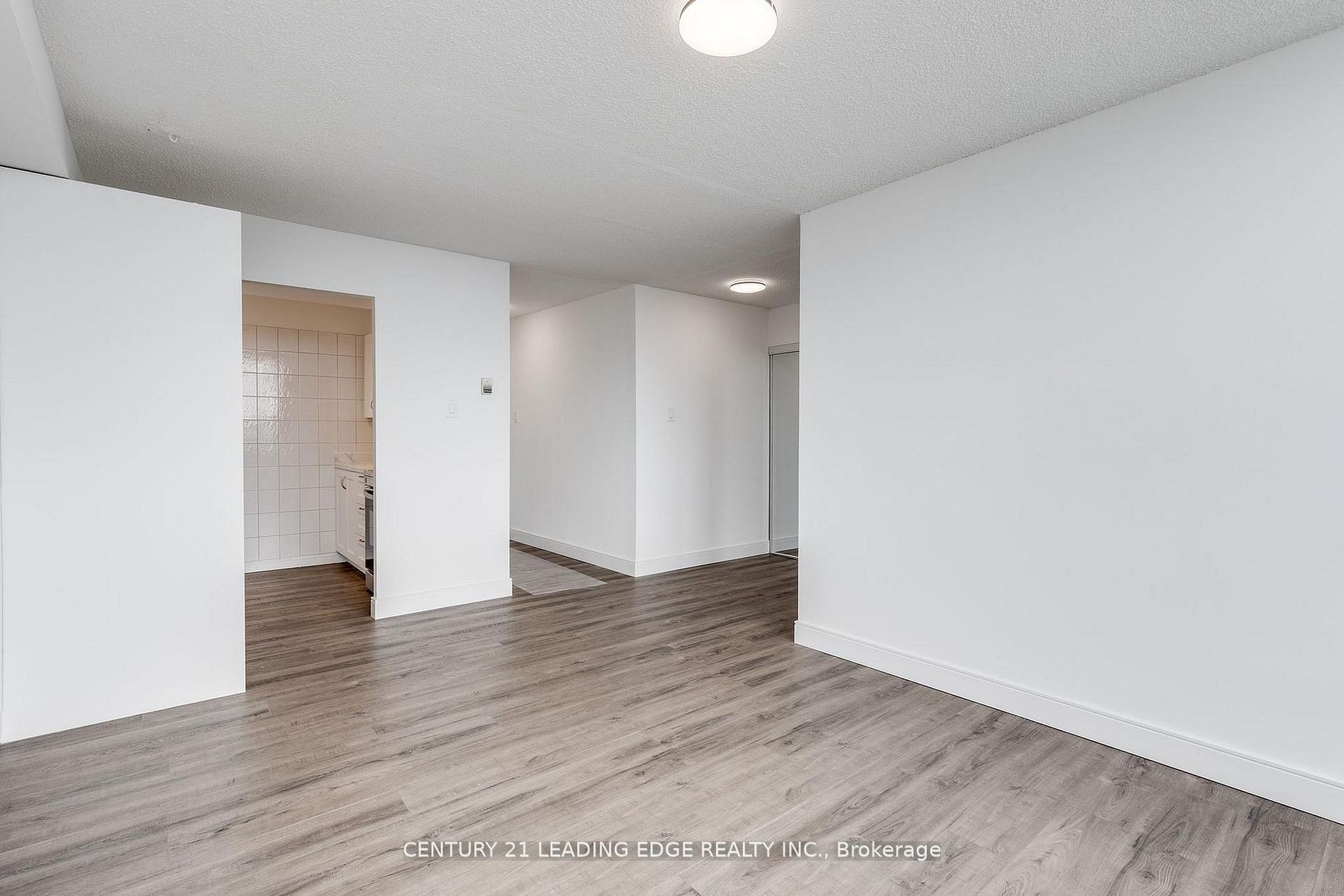 200 Lotherton Pathway 1208, Toronto, ON M6B 2G9