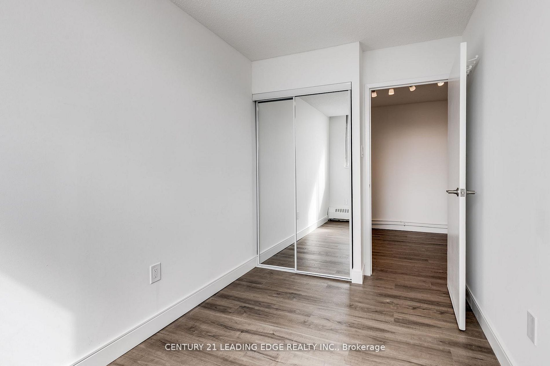 200 Lotherton Pathway 1208, Toronto, ON M6B 2G9 photo 5