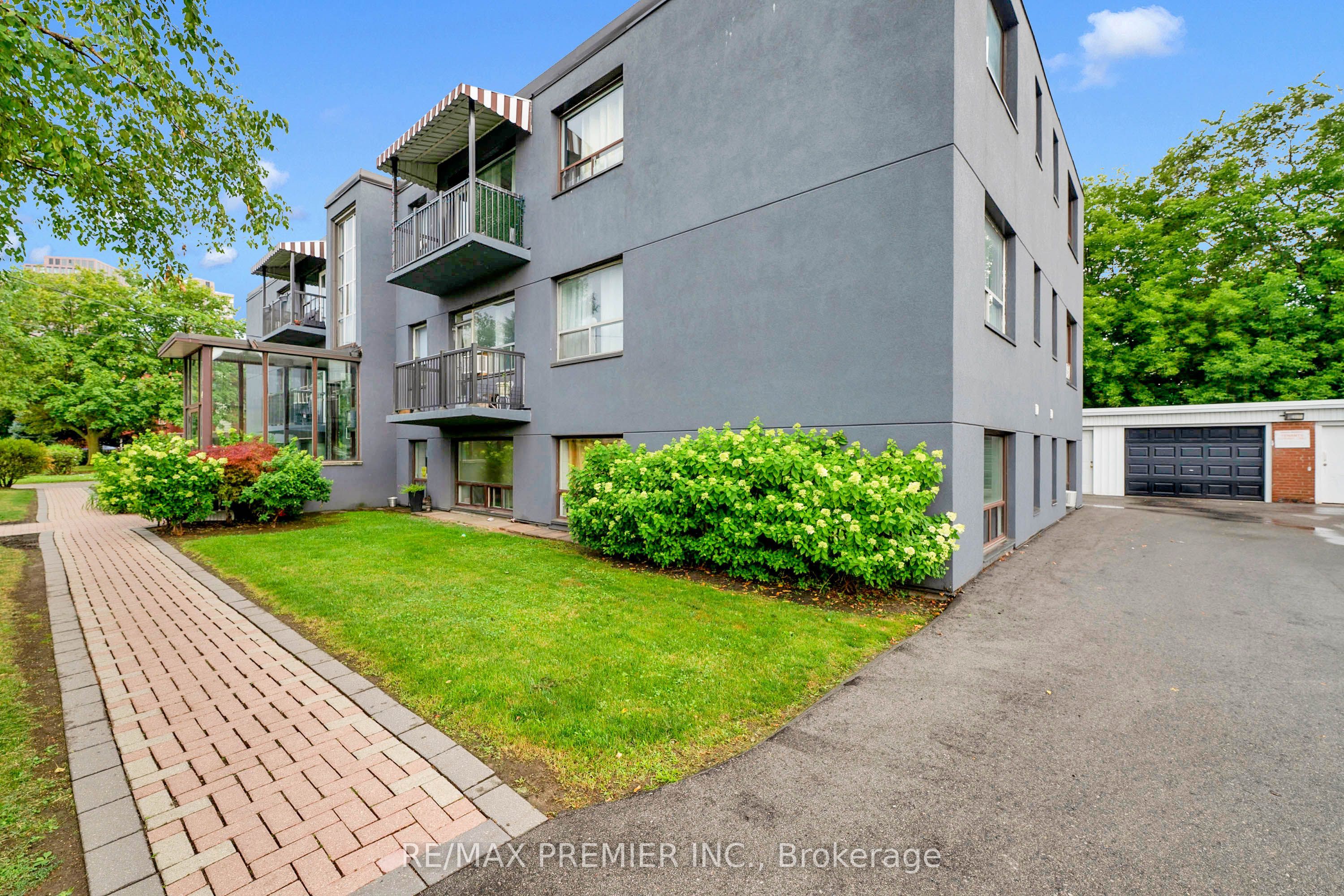 4 Hartham Place 5, Toronto, ON M3K 1P3 photo 2