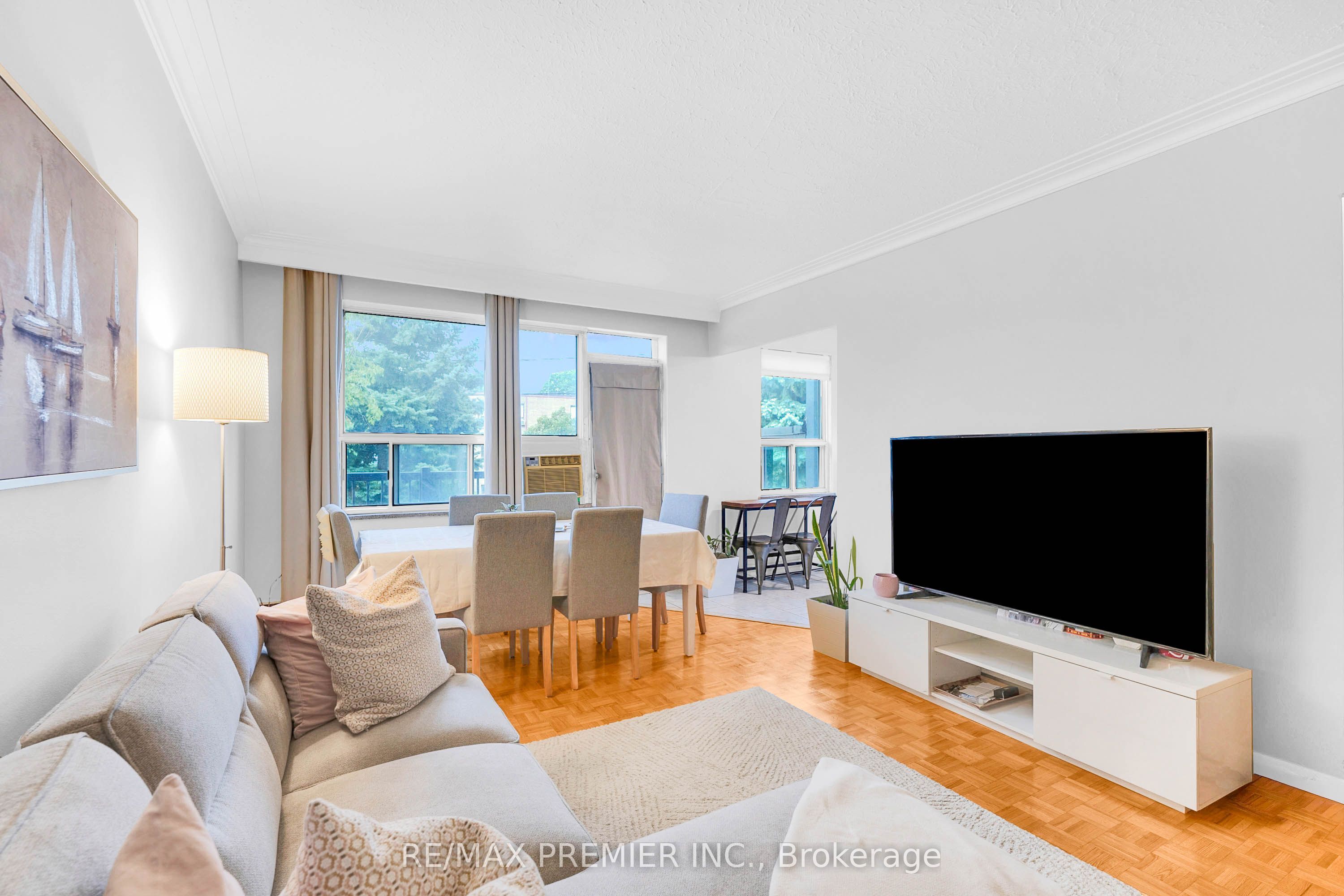 4 Hartham Place 5, Toronto, ON M3K 1P3 photo 4