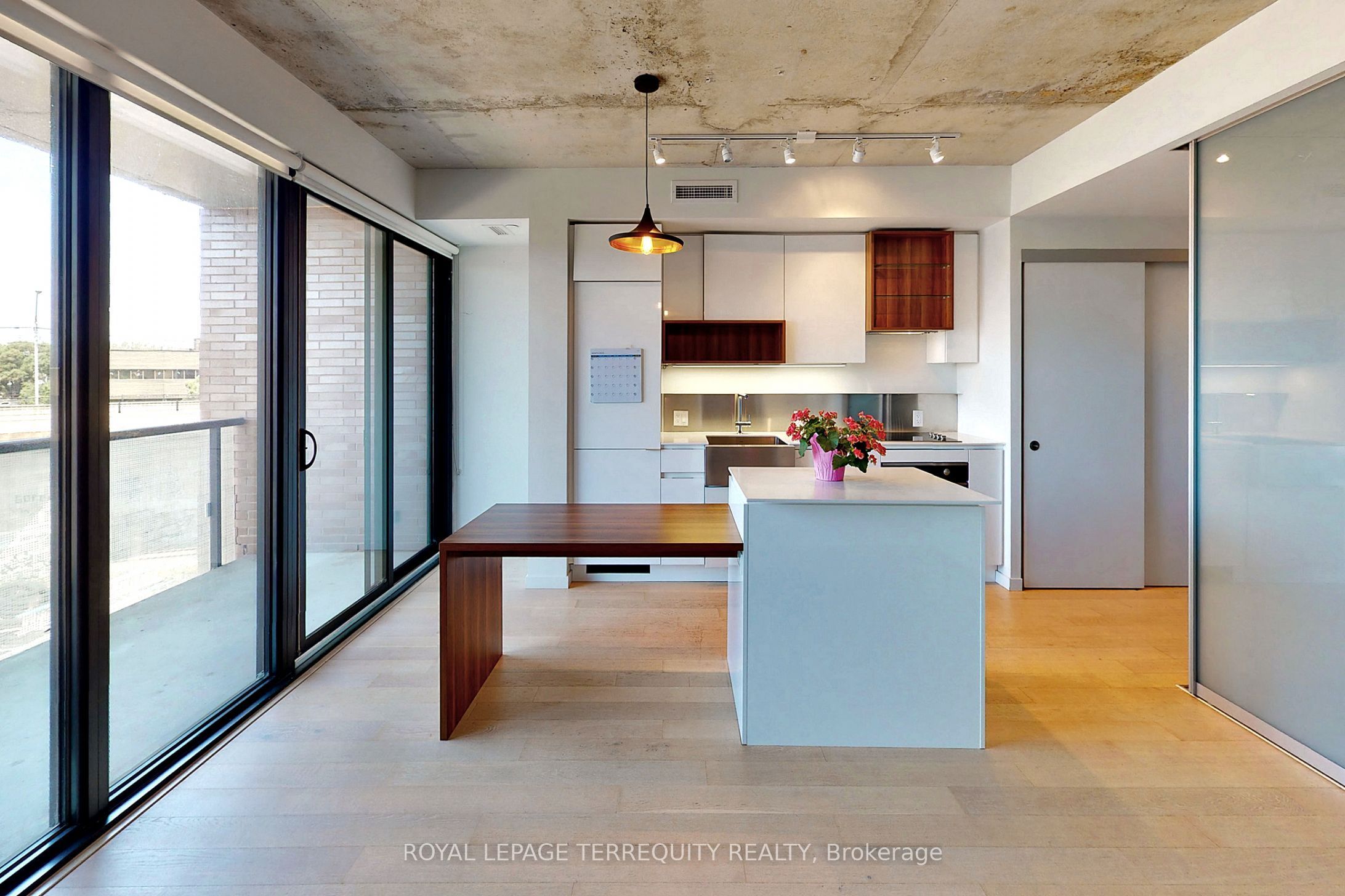 383 Sorauren Avenue 413, Toronto, ON M6R 0A4 photo 3