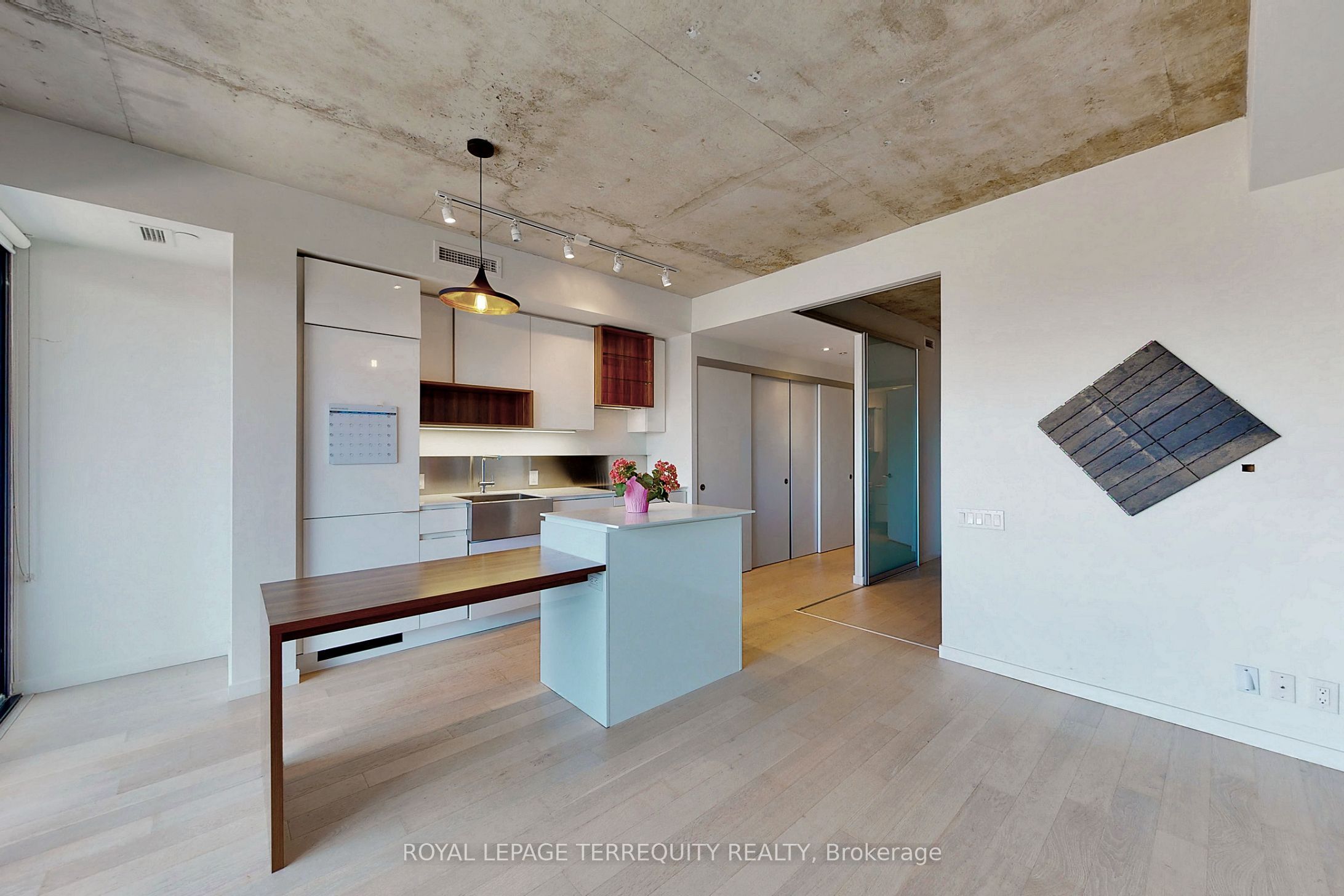 383 Sorauren Avenue 413, Toronto, ON M6R 0A4 photo 4