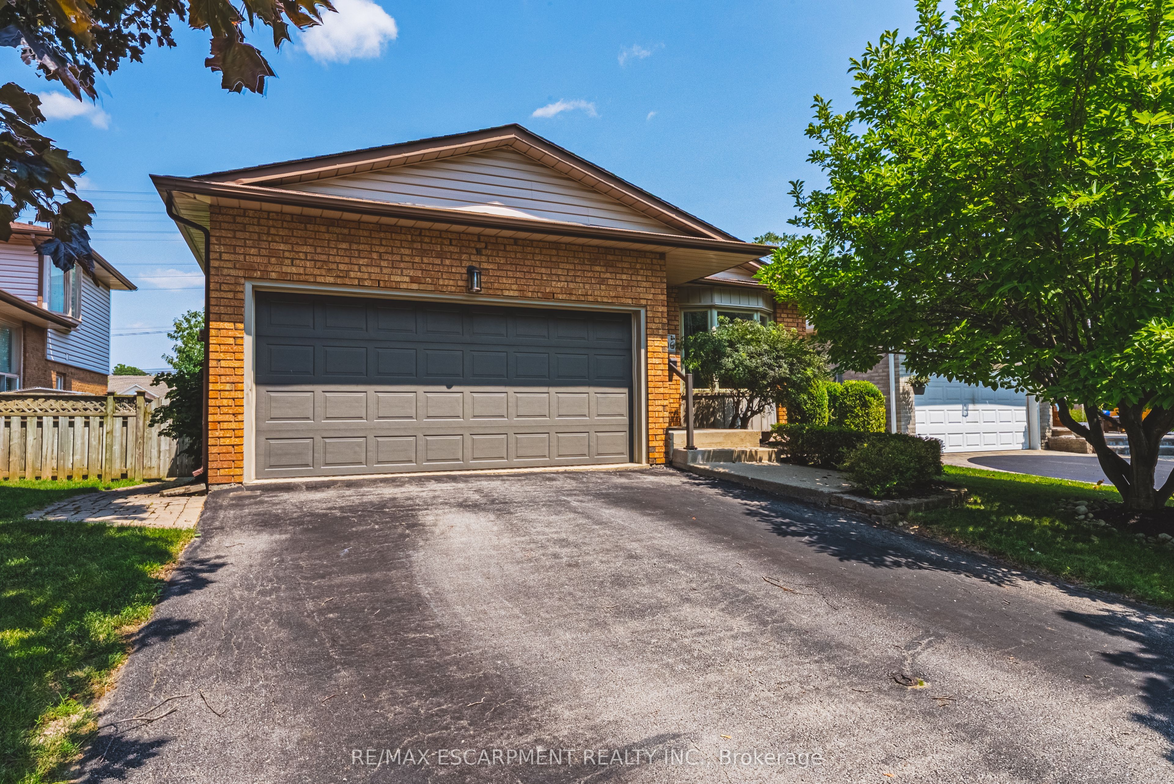 2206 Donald Road, Burlington, ON L7M 3R9 photo 2