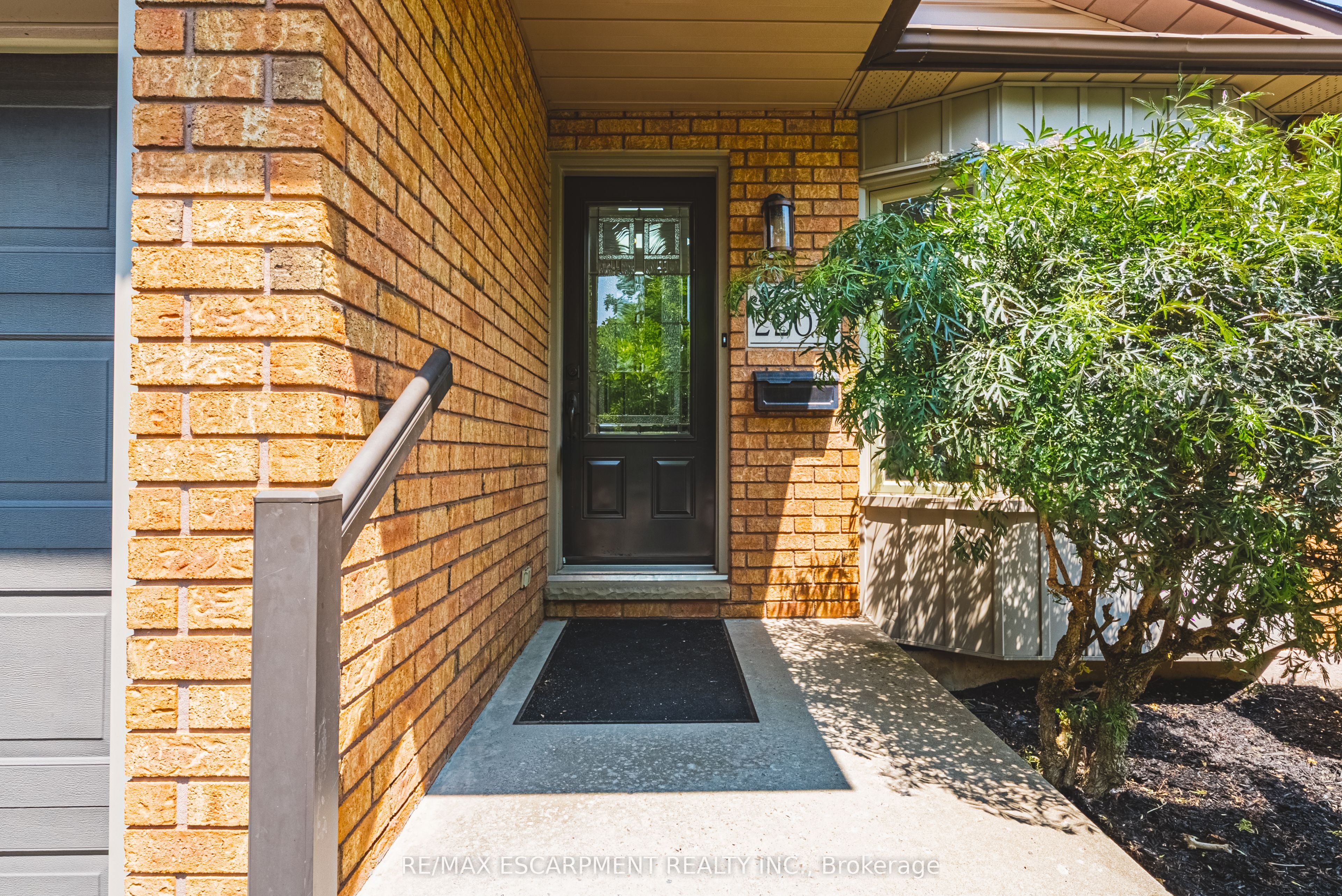 2206 Donald Road, Burlington, ON L7M 3R9 photo 4