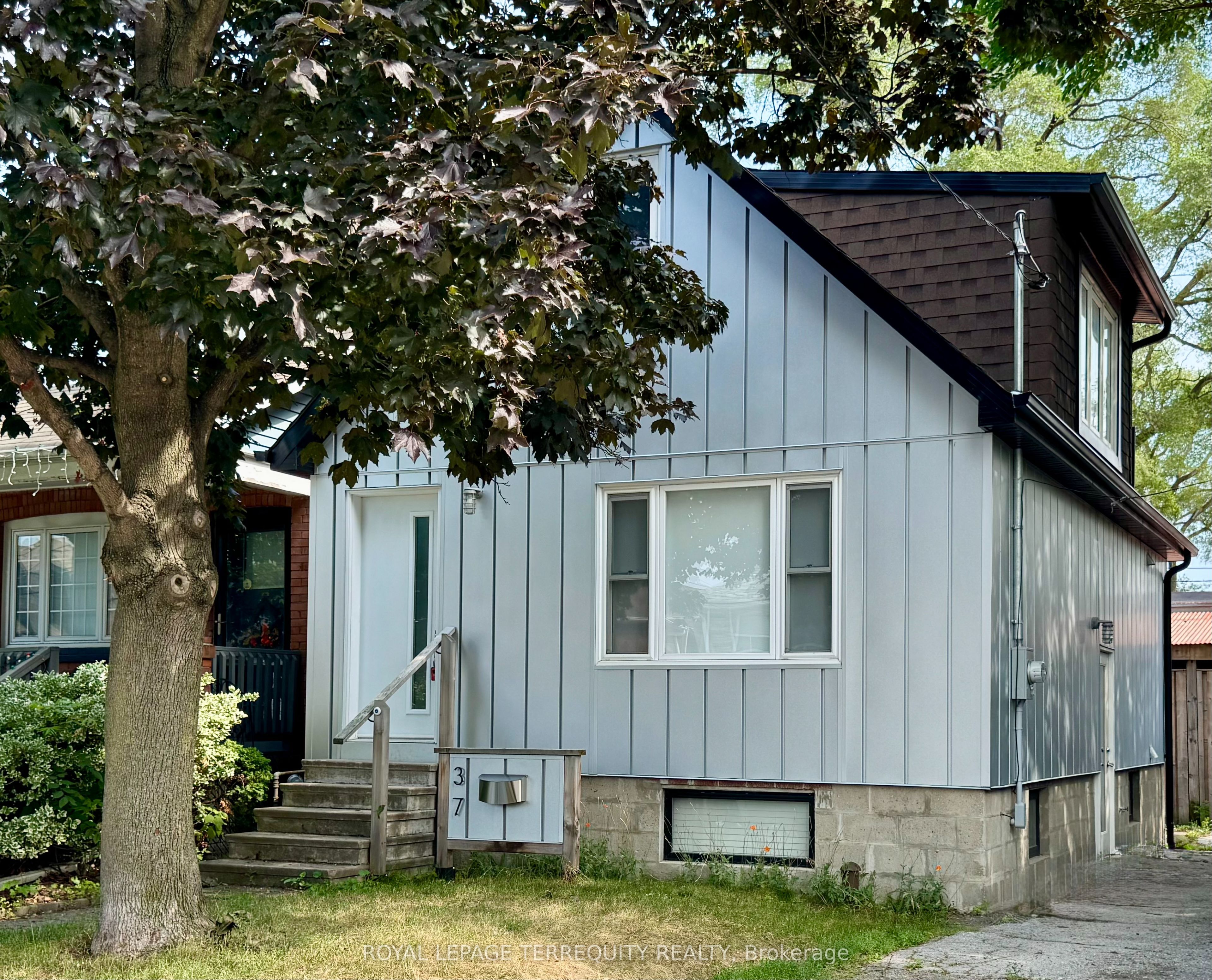 37 White Avenue, Toronto, ON M6N 1S7