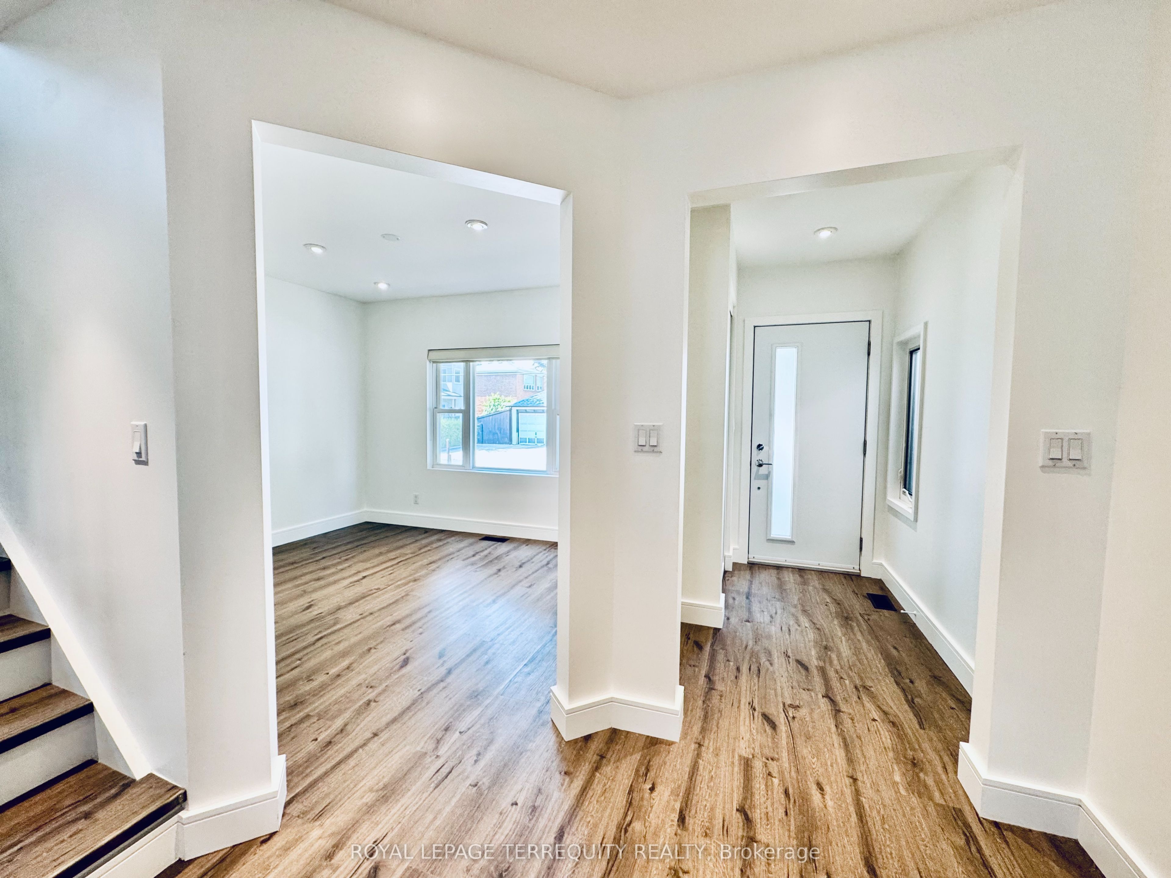 37 White Avenue, Toronto, ON M6N 1S7 photo 3