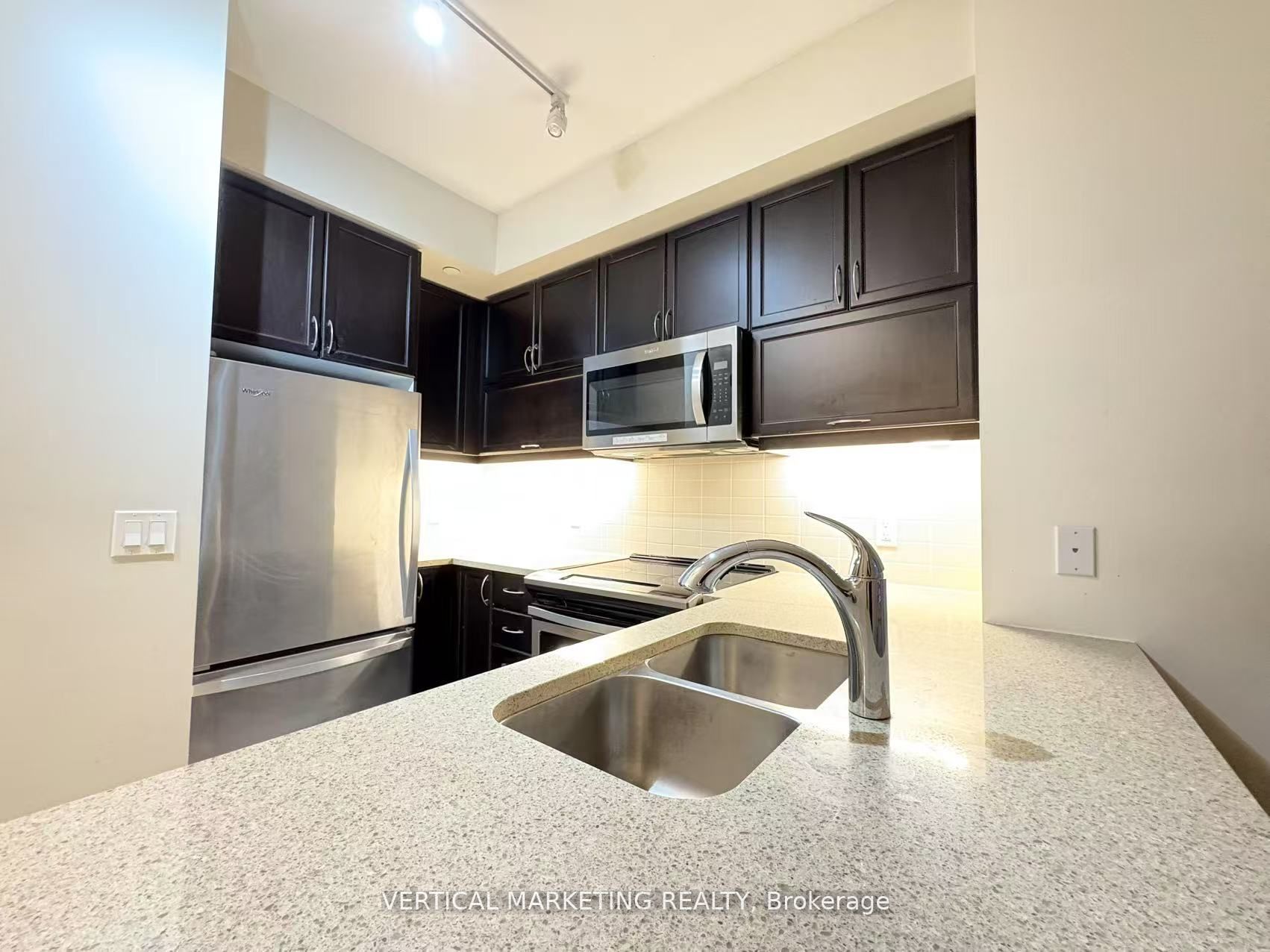 39 Annie Craig Drive 322, Toronto, ON M8V 0A3 photo 5