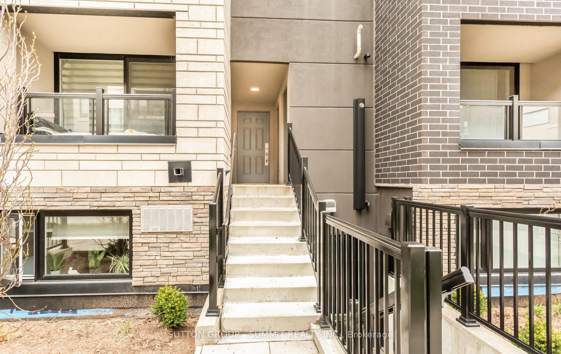 1137 Cooke Boulevard 207, Burlington, ON L7T 0C3 photo 2