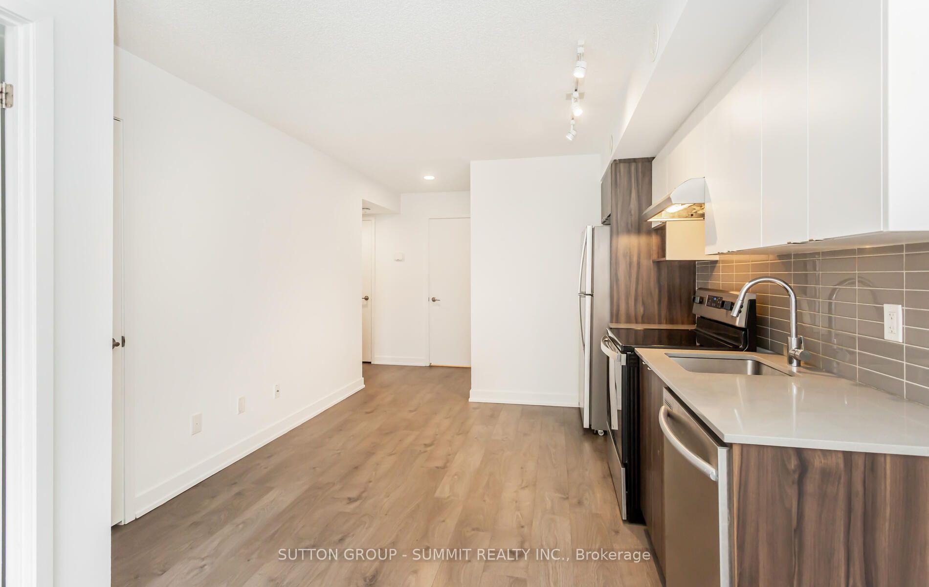 1137 Cooke Boulevard 207, Burlington, ON L7T 0C3 photo 5