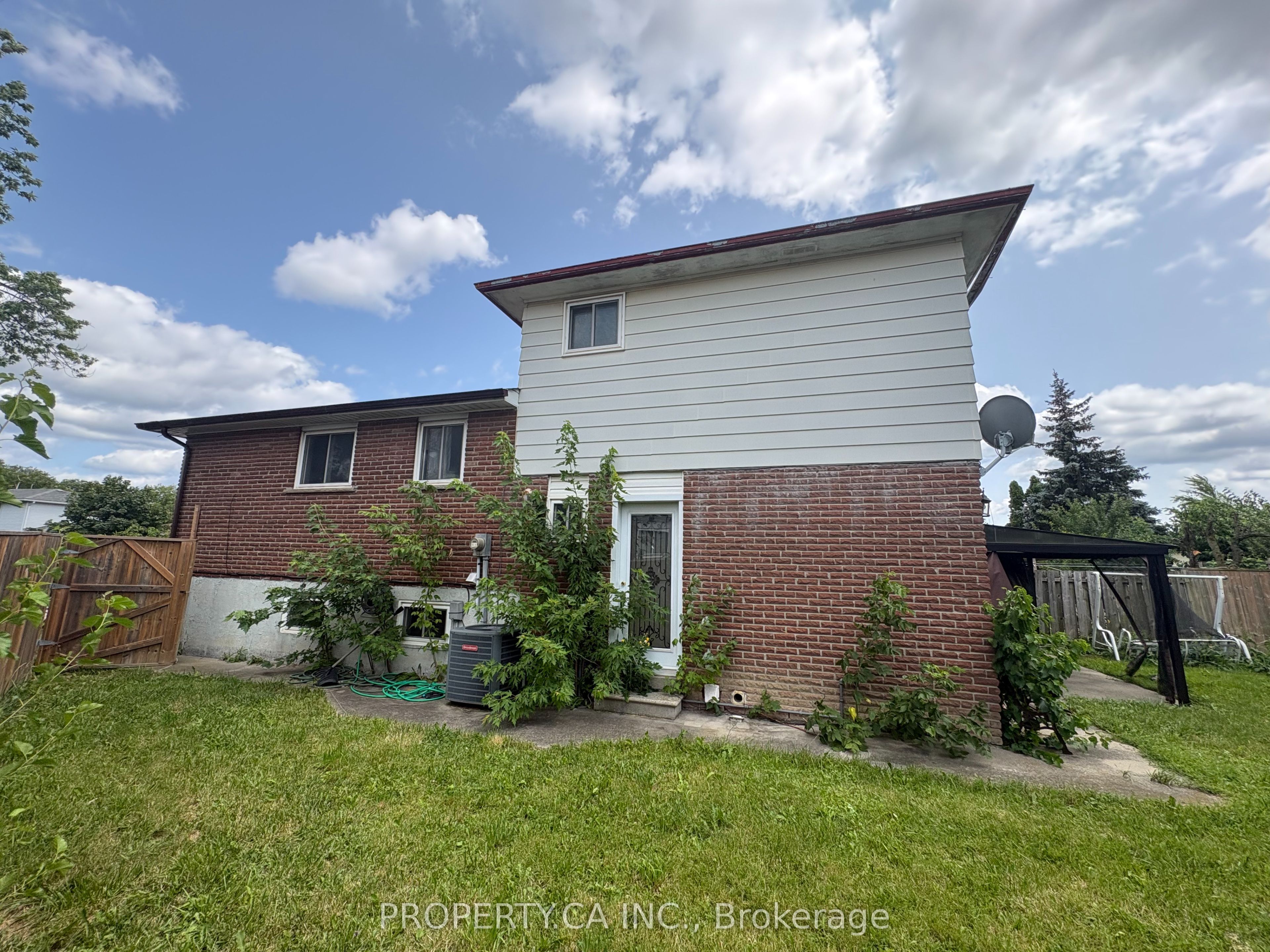 682 Eaglemount Crescent, Mississauga, ON L5C 1N9 photo 2