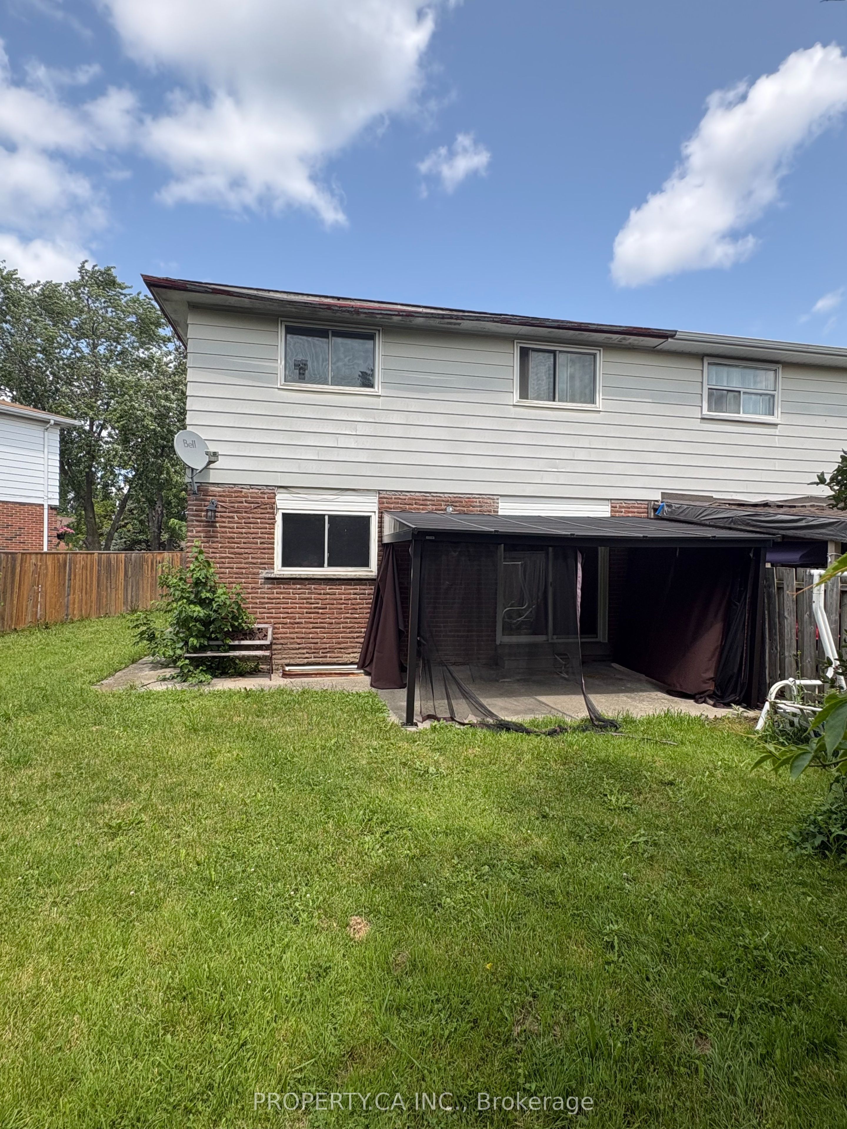 682 Eaglemount Crescent, Mississauga, ON L5C 1N9 photo 3