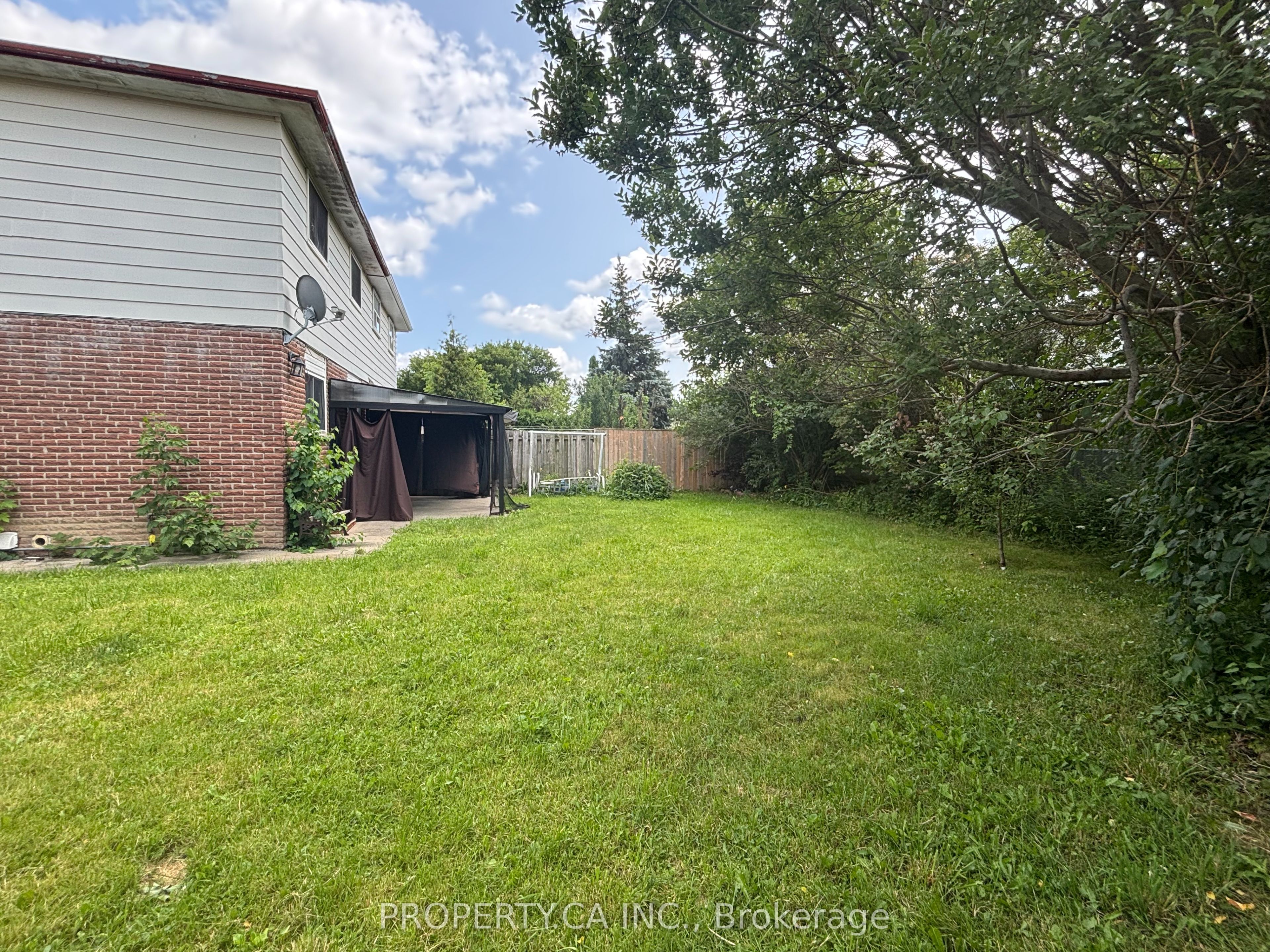 682 Eaglemount Crescent, Mississauga, ON L5C 1N9 photo 4