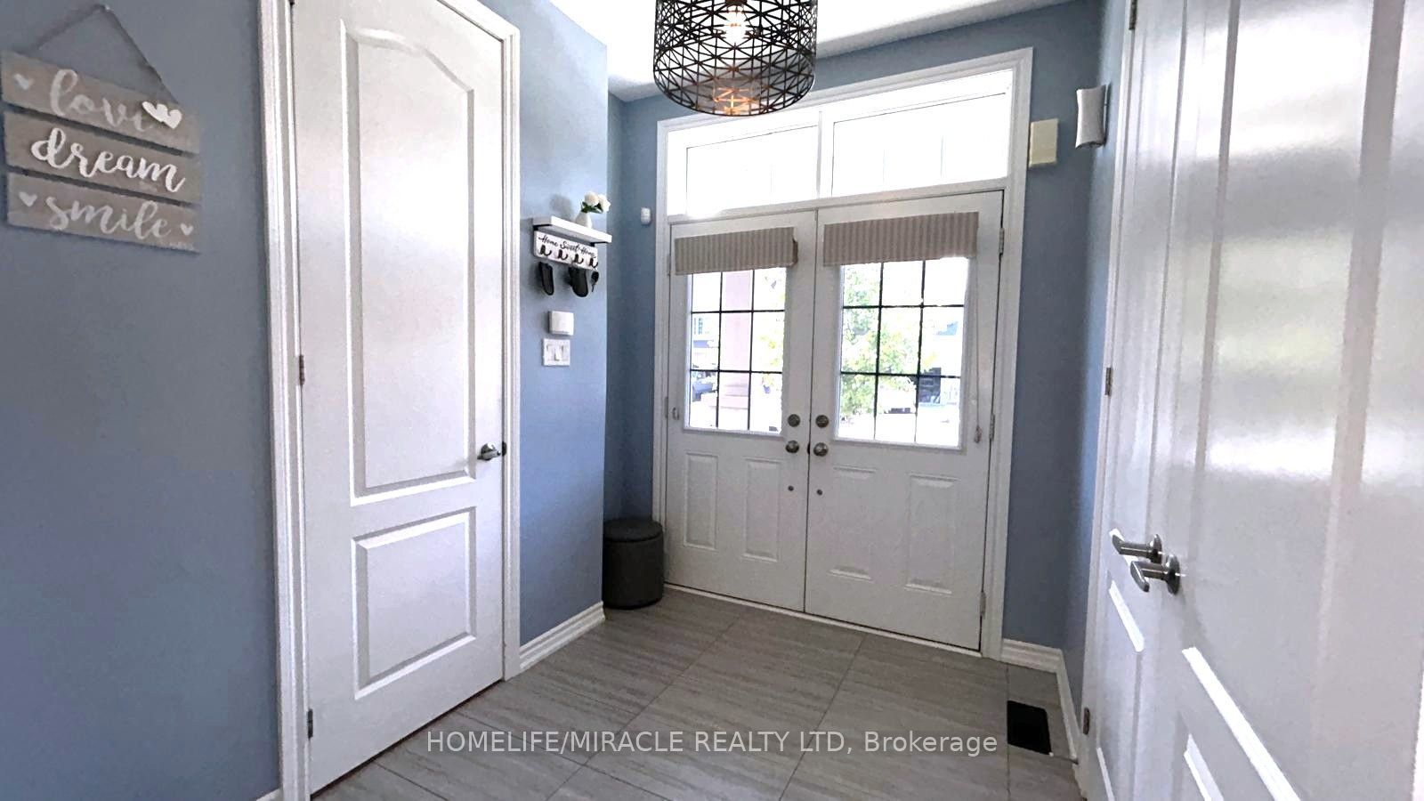 185 Thornbush Boulevard, Brampton, ON L7A 4R5 photo 3