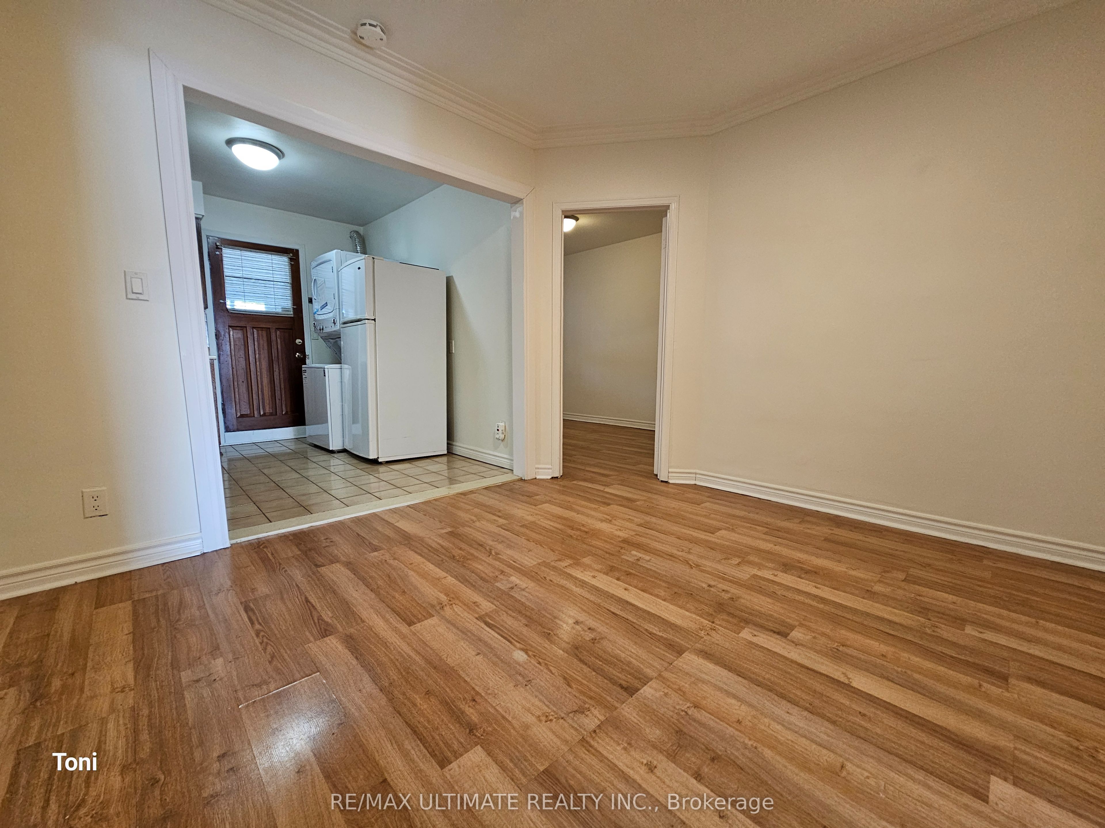 568 Rogers Avenue 2nd floor, Toronto, ON M6M 1B6 photo 3