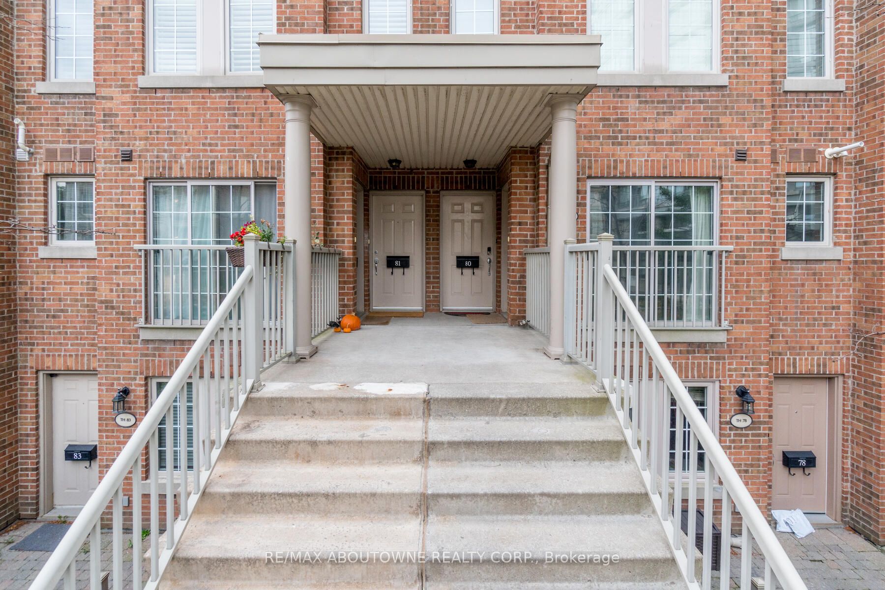 9 Windermere Avenue 79, Toronto, ON M6S 5A4 photo 2