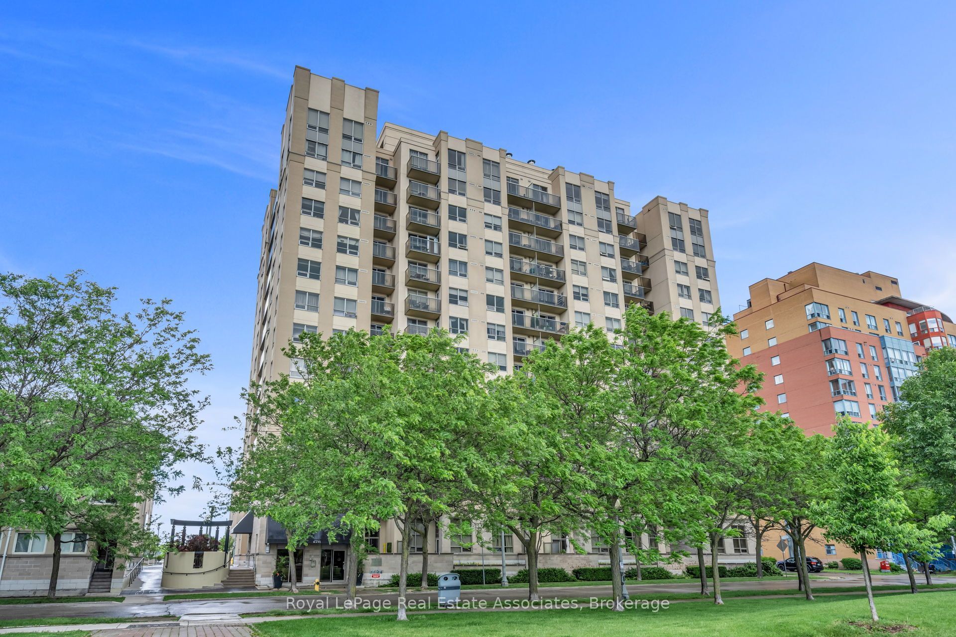 4 Elsinore Path 706, Toronto, ON M8V 4G7 photo 4
