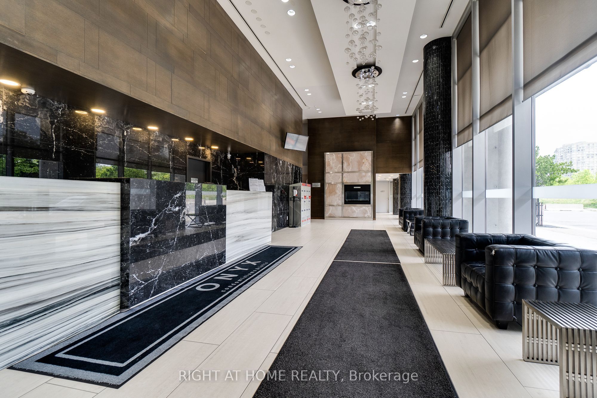 223 Webb Drive 2702, Mississauga, ON L5B 0E8 photo 2