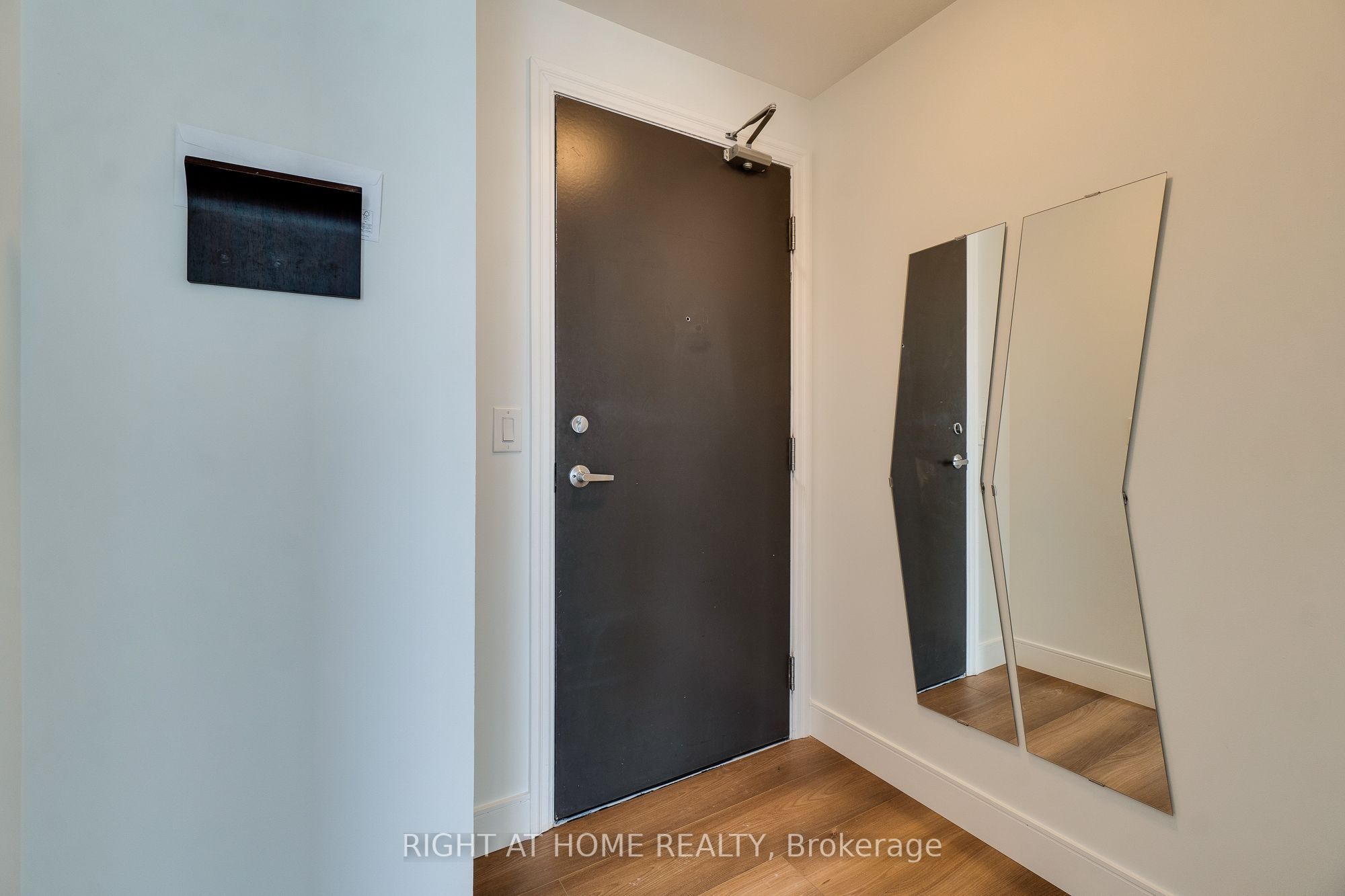 223 Webb Drive 2702, Mississauga, ON L5B 0E8 photo 3