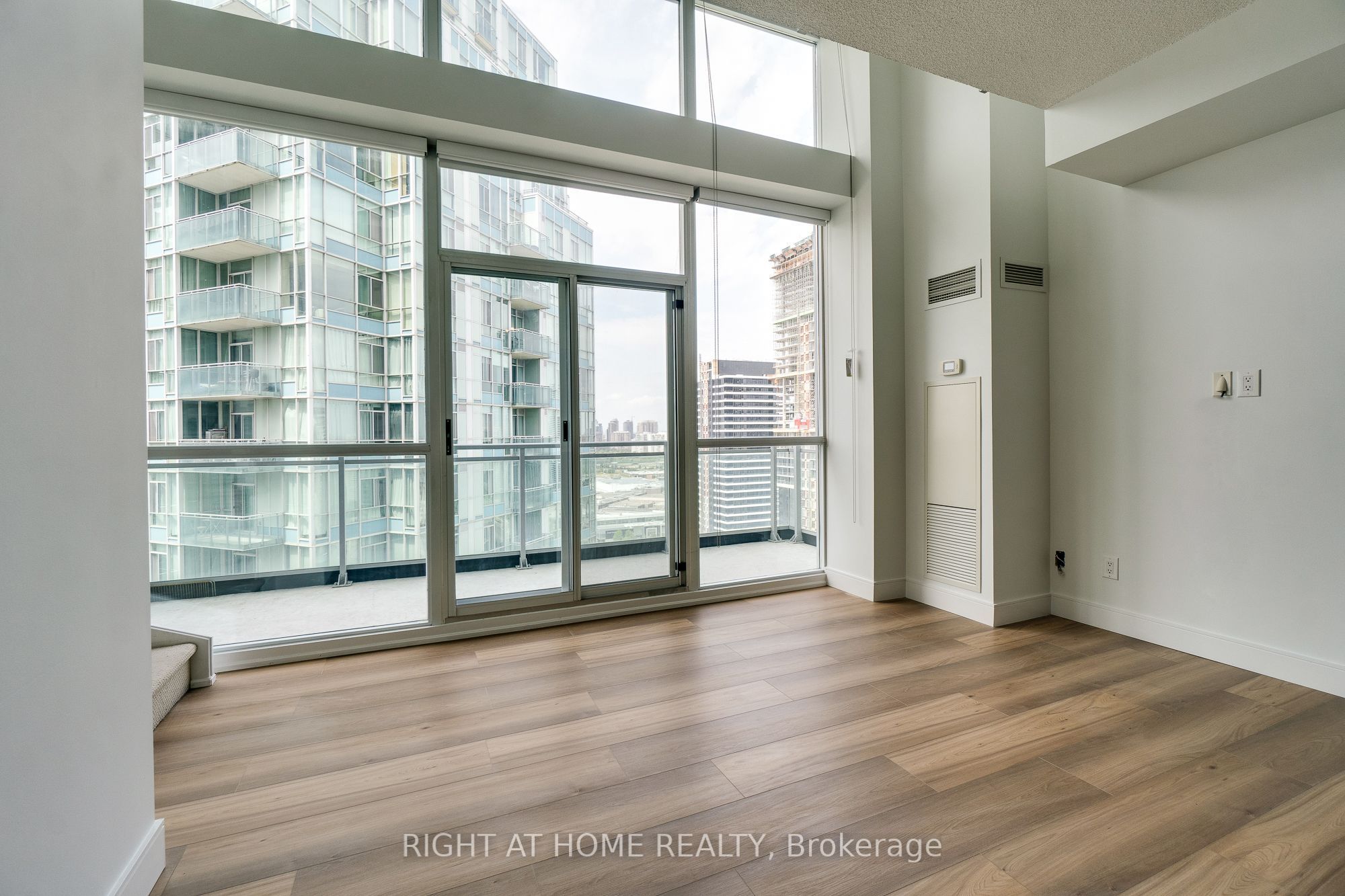 223 Webb Drive 2702, Mississauga, ON L5B 0E8 photo 5