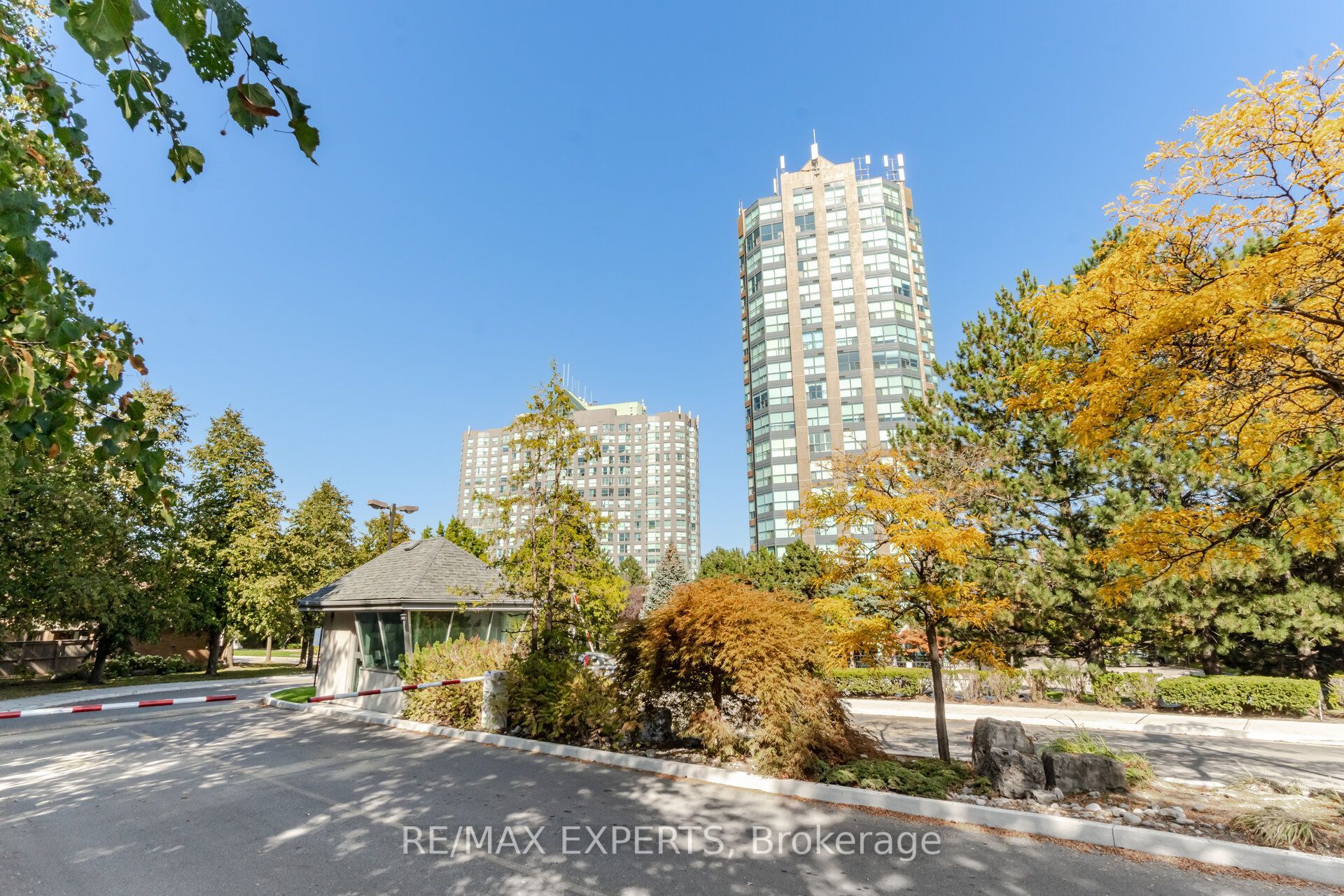 2155 Burnhamthorpe Road W 1408, Mississauga, ON L5L 5P4 photo 3