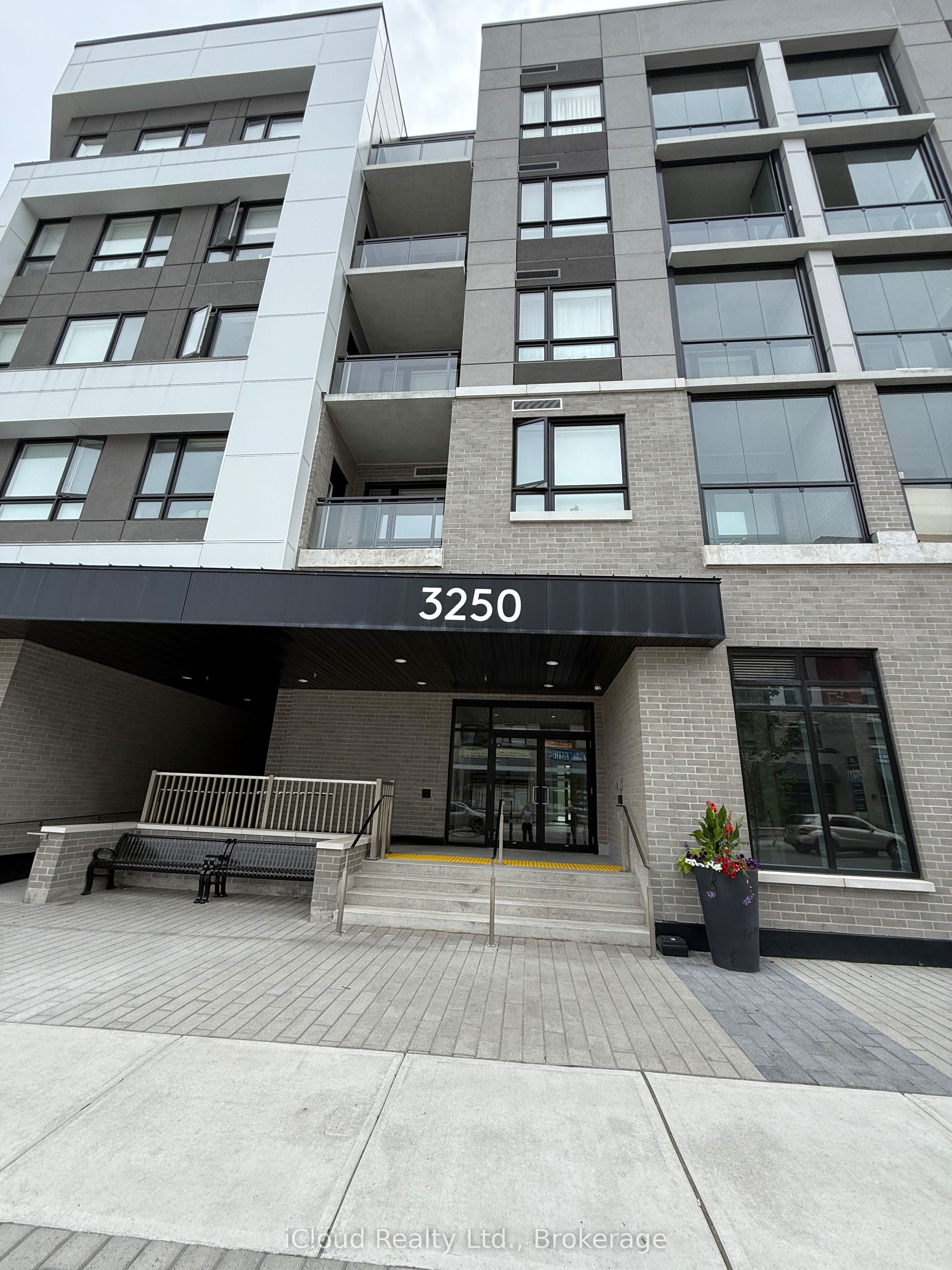 3250 Carding Mill Trail 305, Oakville, ON L6M 5T3
